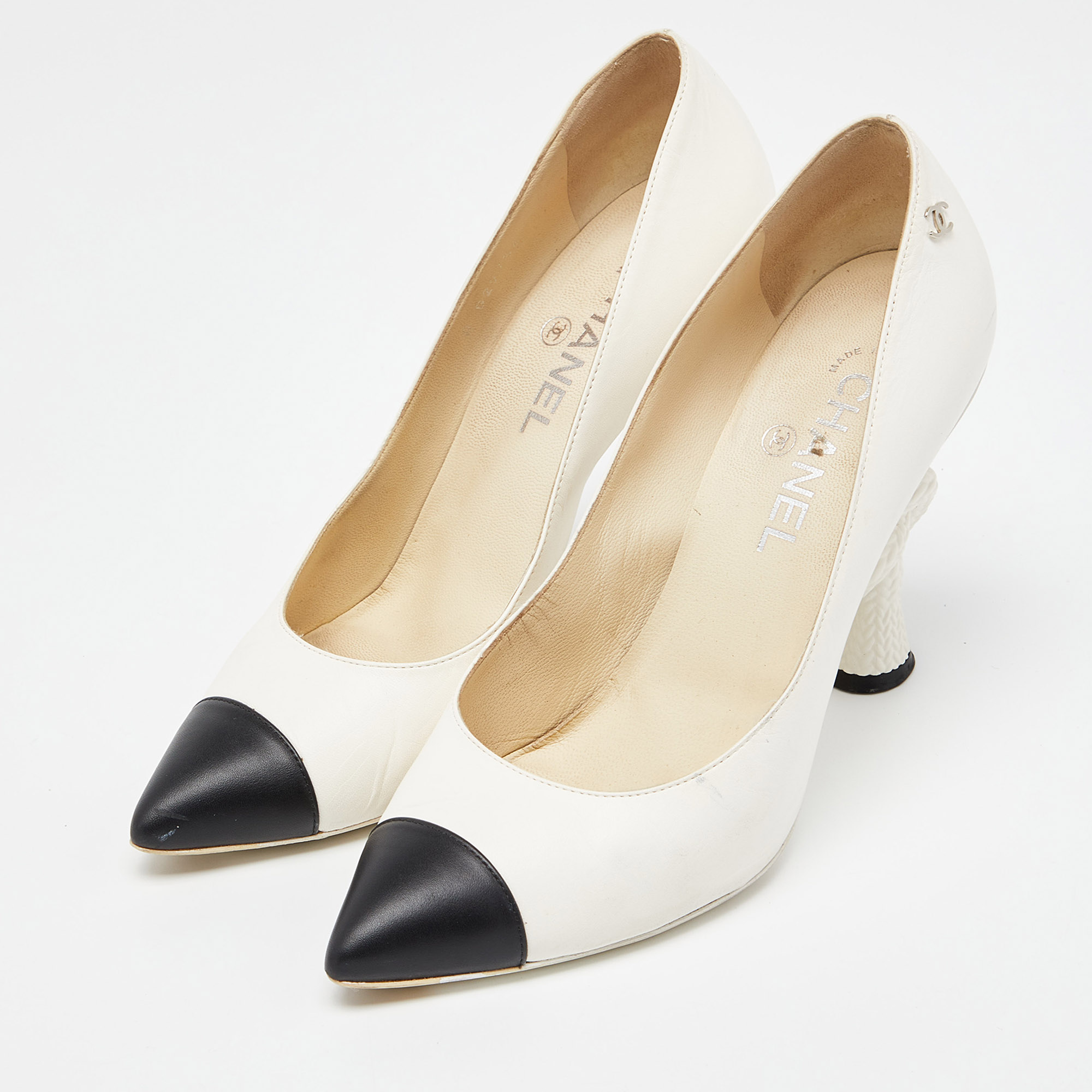 

Chanel White/Black Leather Cap Toe Knot Heel Pumps Size