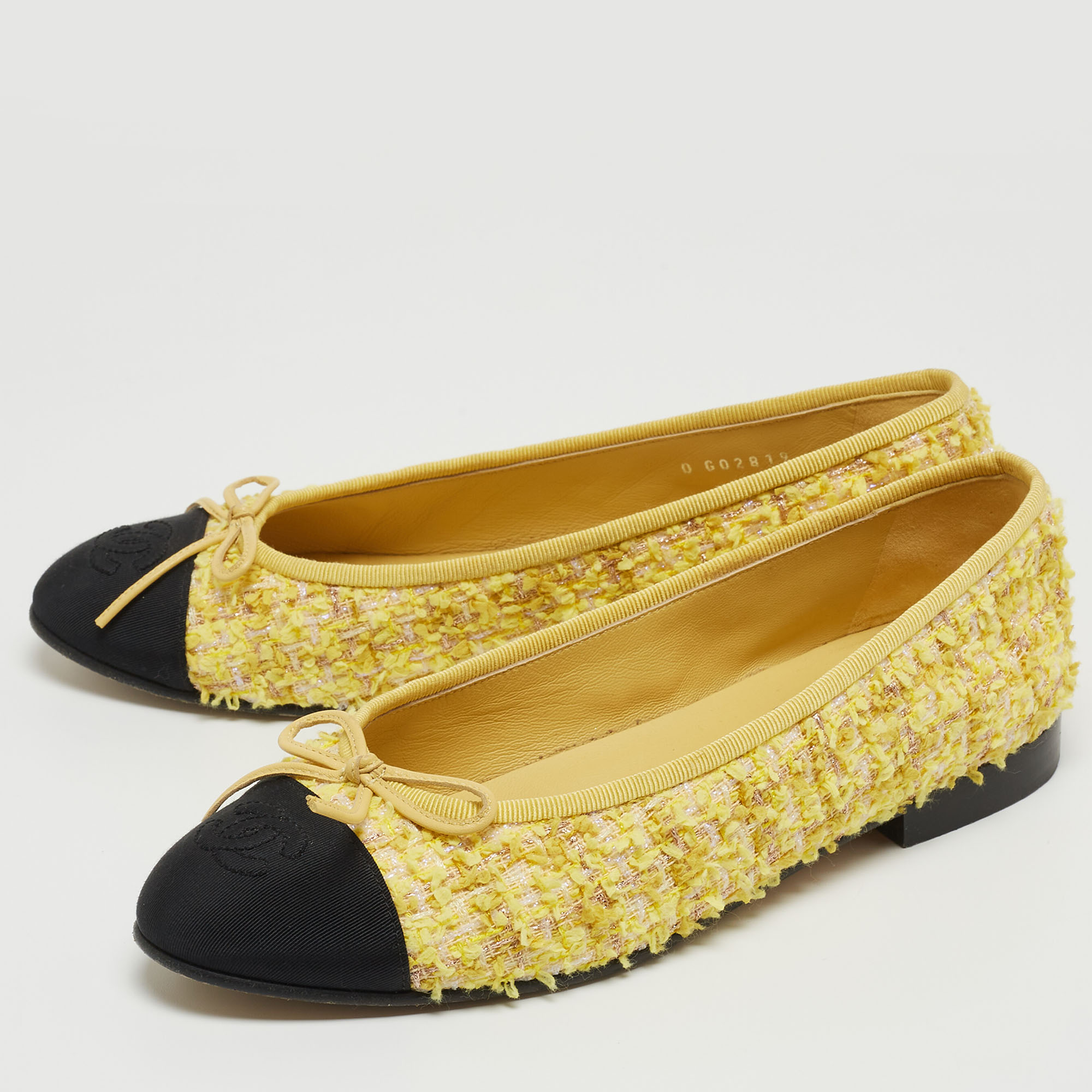 

Chanel Yellow/Black Tweed and CC Fabric Cap Toe Bow Ballet Flats Size