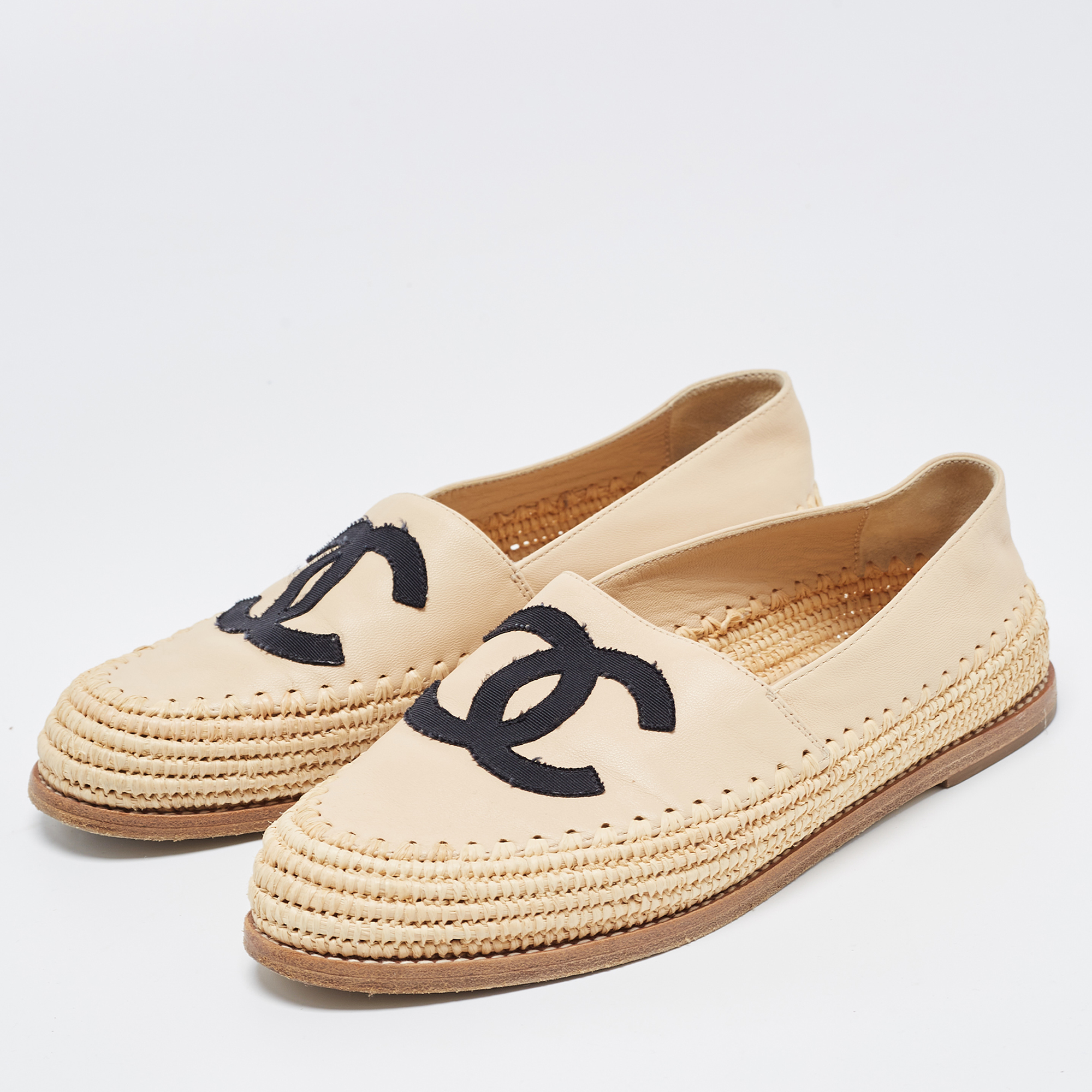 

Chanel Beige Leather and Raffia CC Espadrille Flats Size