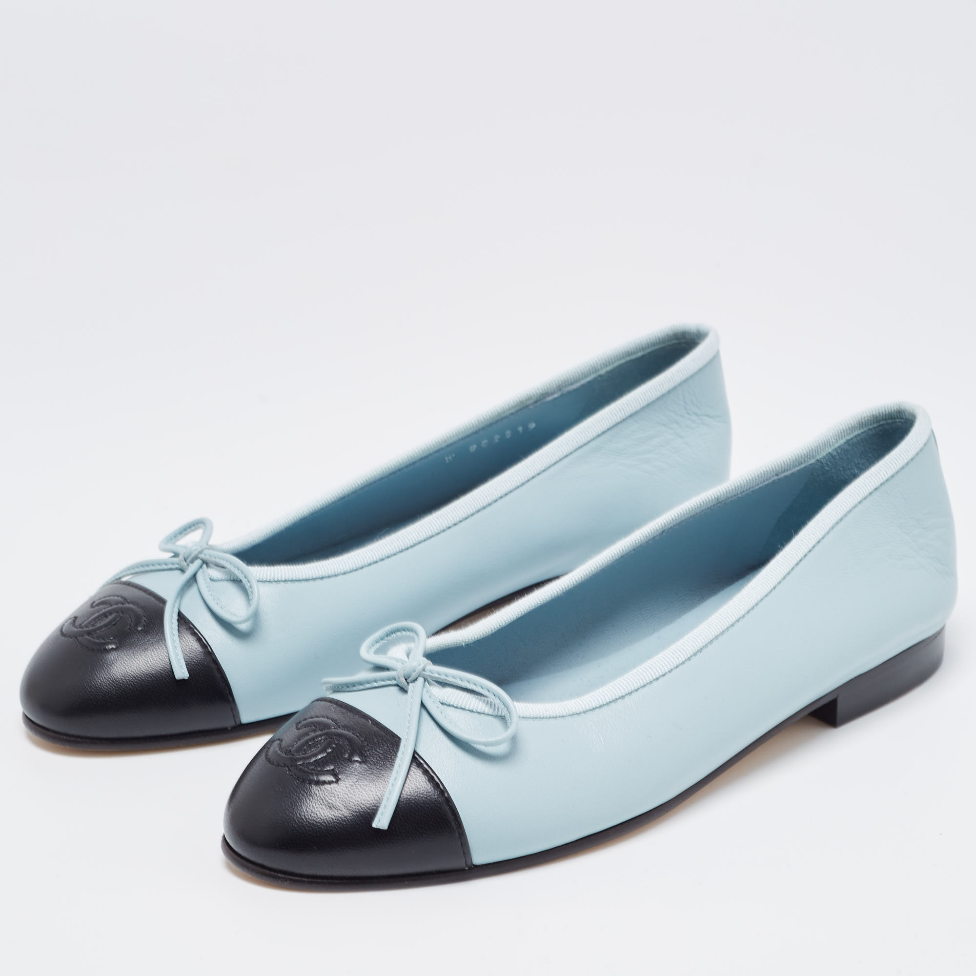 

Chanel Blue/Black Leather CC Cap Toe Ballet Flats Size