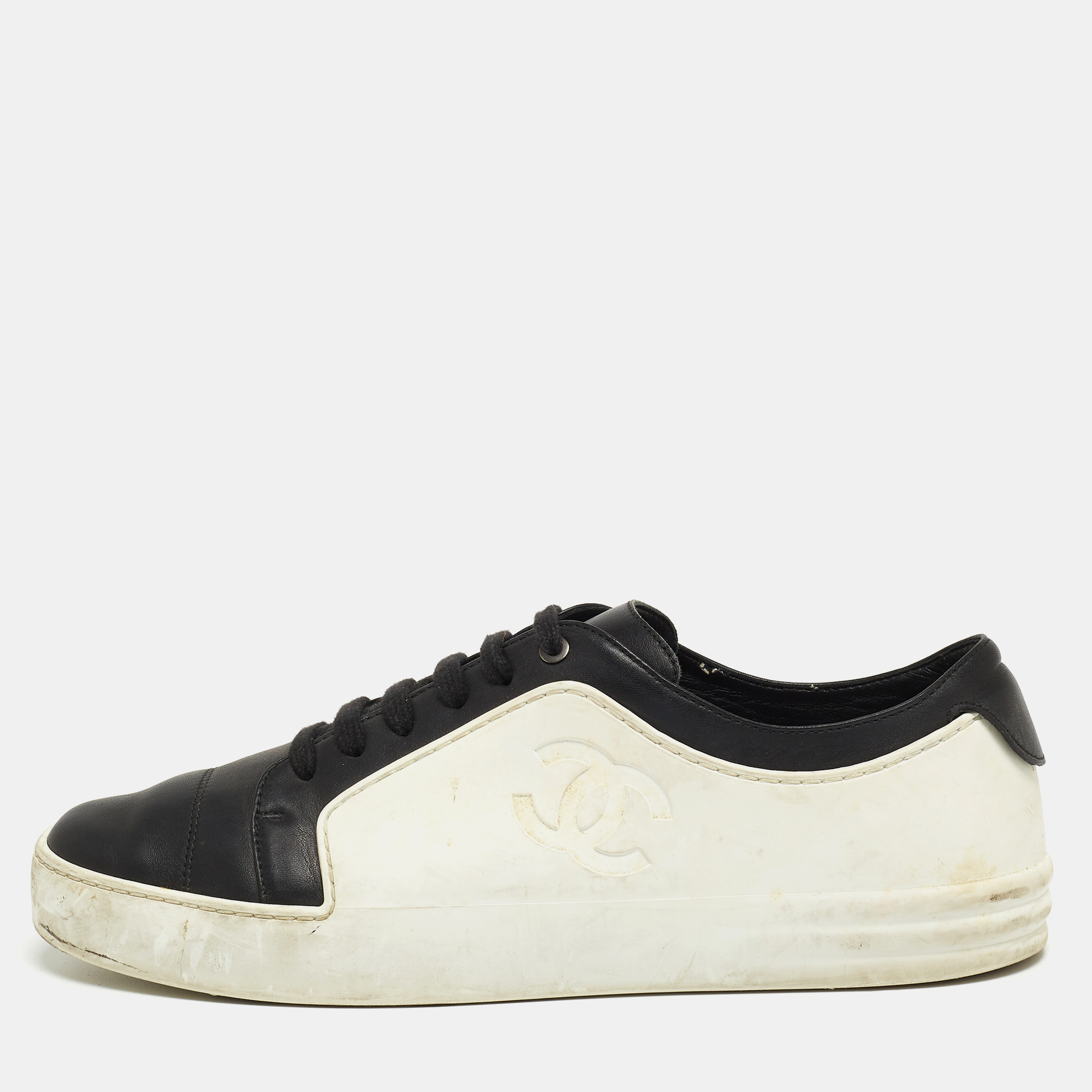 Chanel Chanel cc low top trainer black White