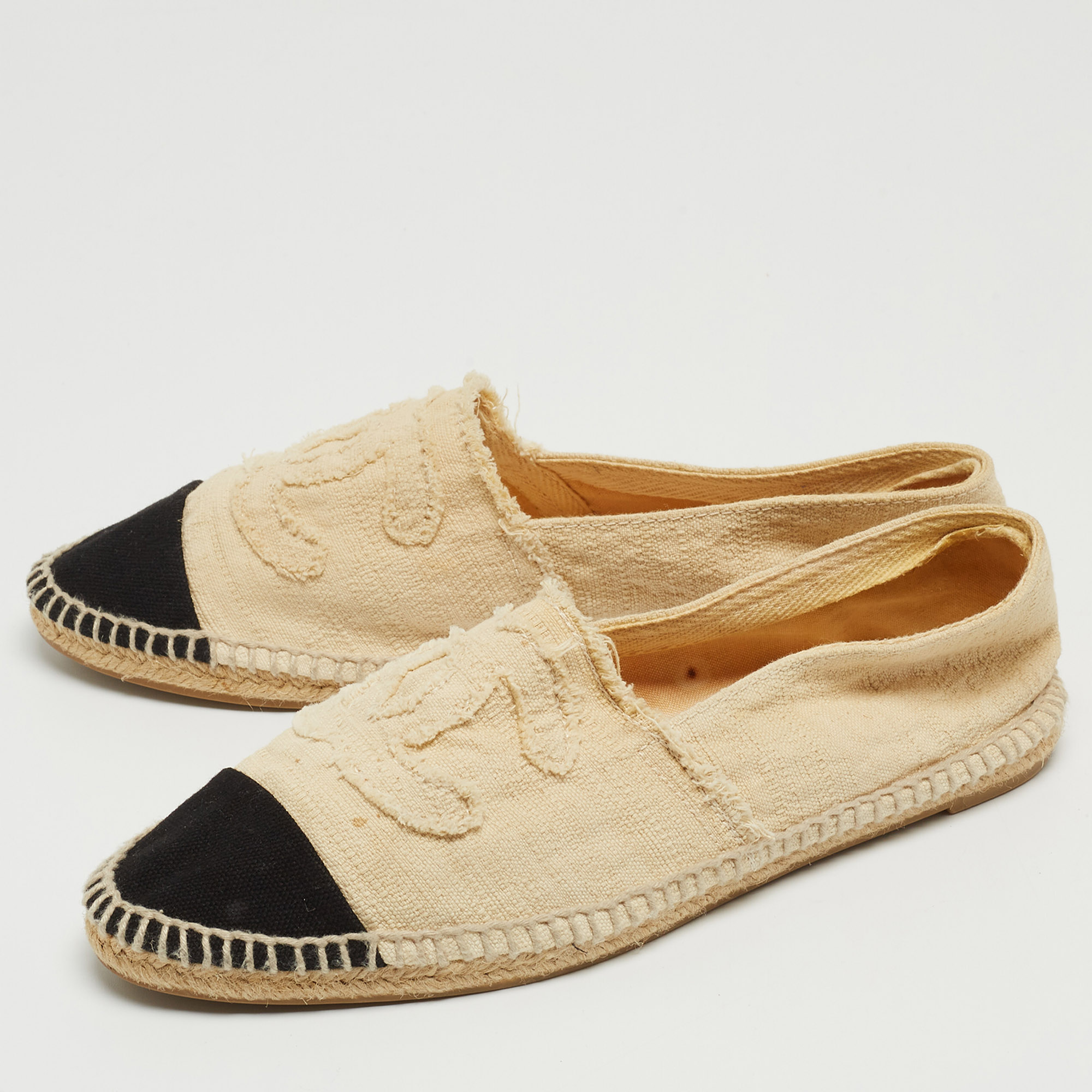 

Chanel Beige/Black Canvas CC Cap Toe Espadrille Flats Size