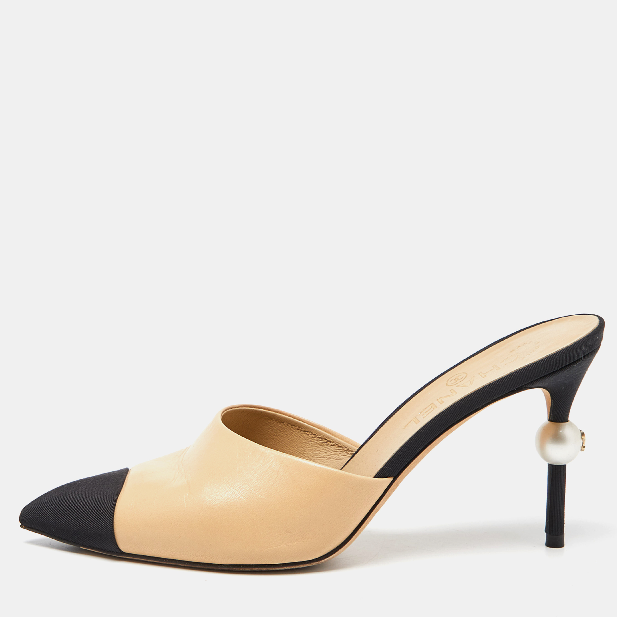 Chanel Beige/Black Leather and Canvas CC Faux Pearl Embellished Heel Slip On Mules Size 38.5