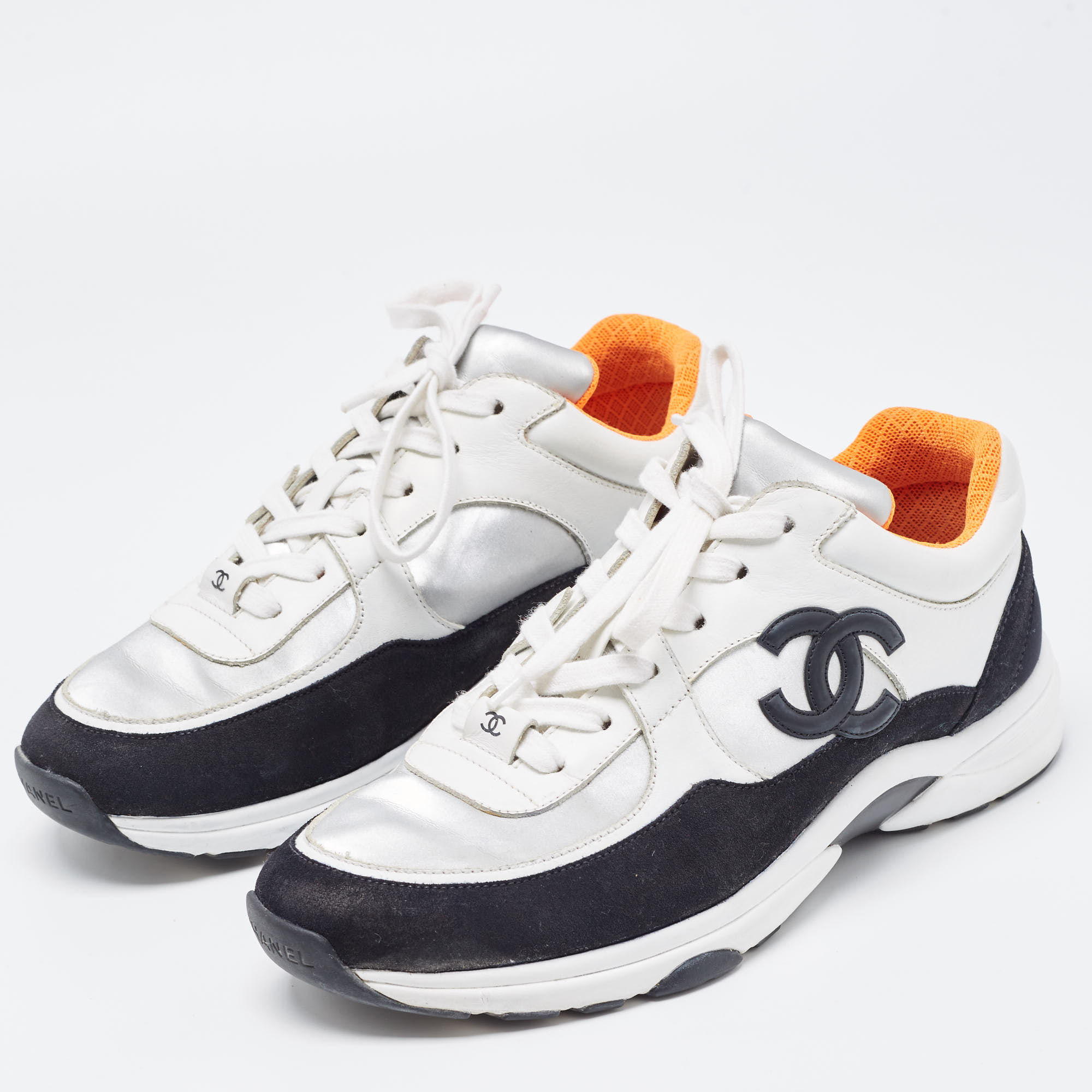 

Chanel Multicolor Suede and Leather CC Low Top Sneakers Size