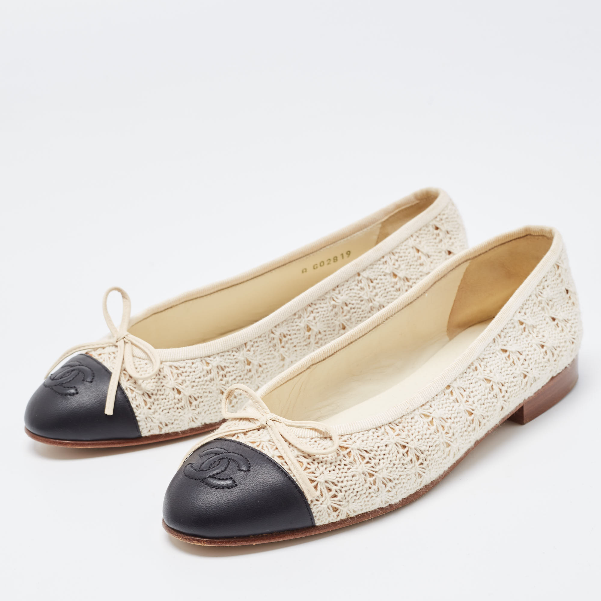 

Chanel White/Black Mesh and Leather CC Cap Toe Ballet Flats Size
