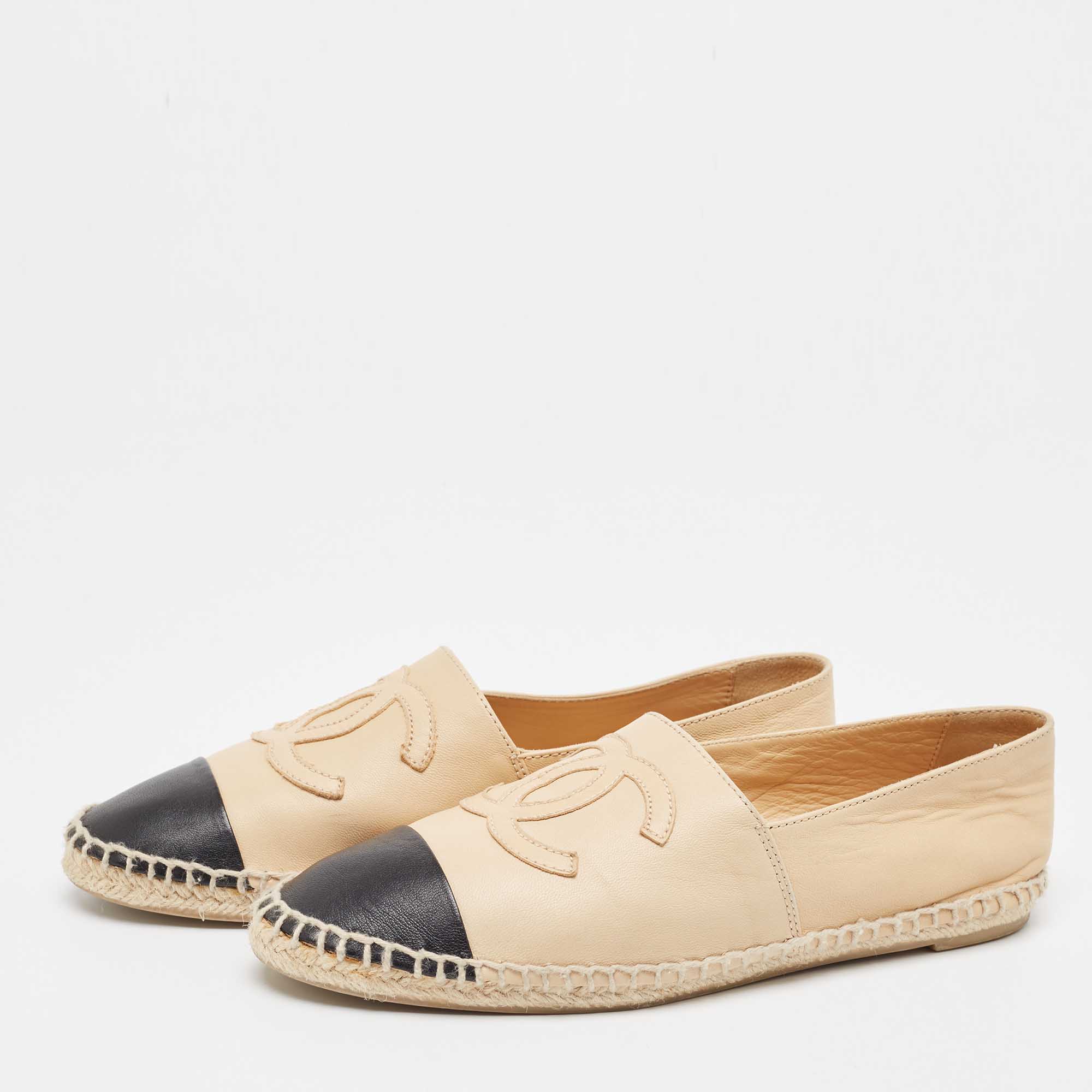 

Chanel Beige/Black Leather CC Cap Toe Espadrille Flats Size