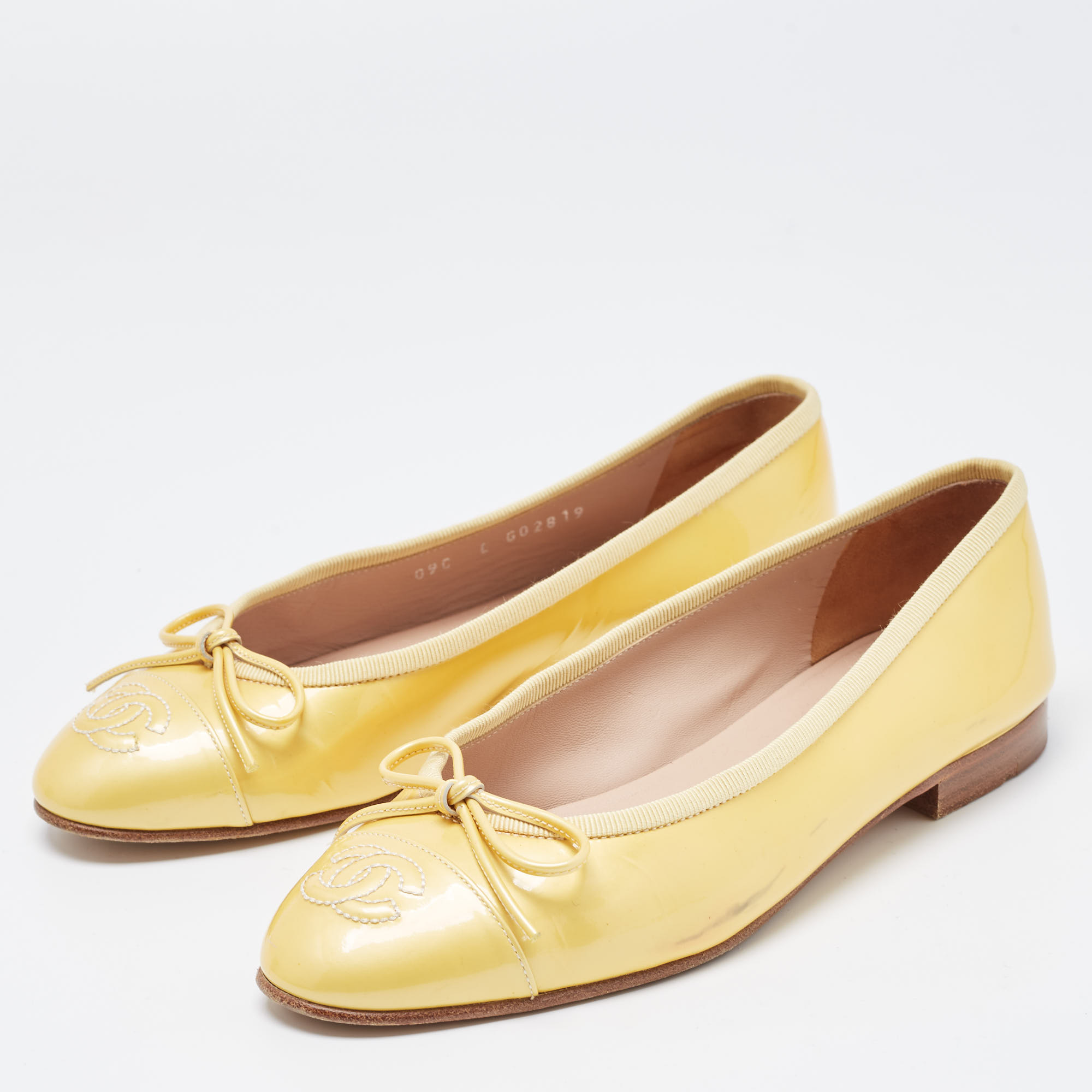 

Chanel Yellow Patent Leather Bow CC Ballet Flats Size