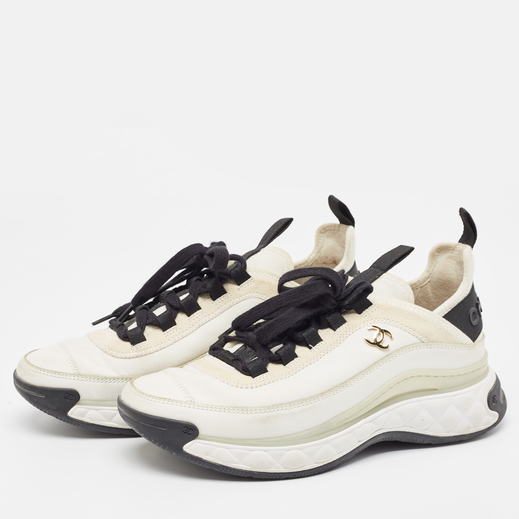 

Chanel White Leather and Fabric CC Low Top Sneakers Size