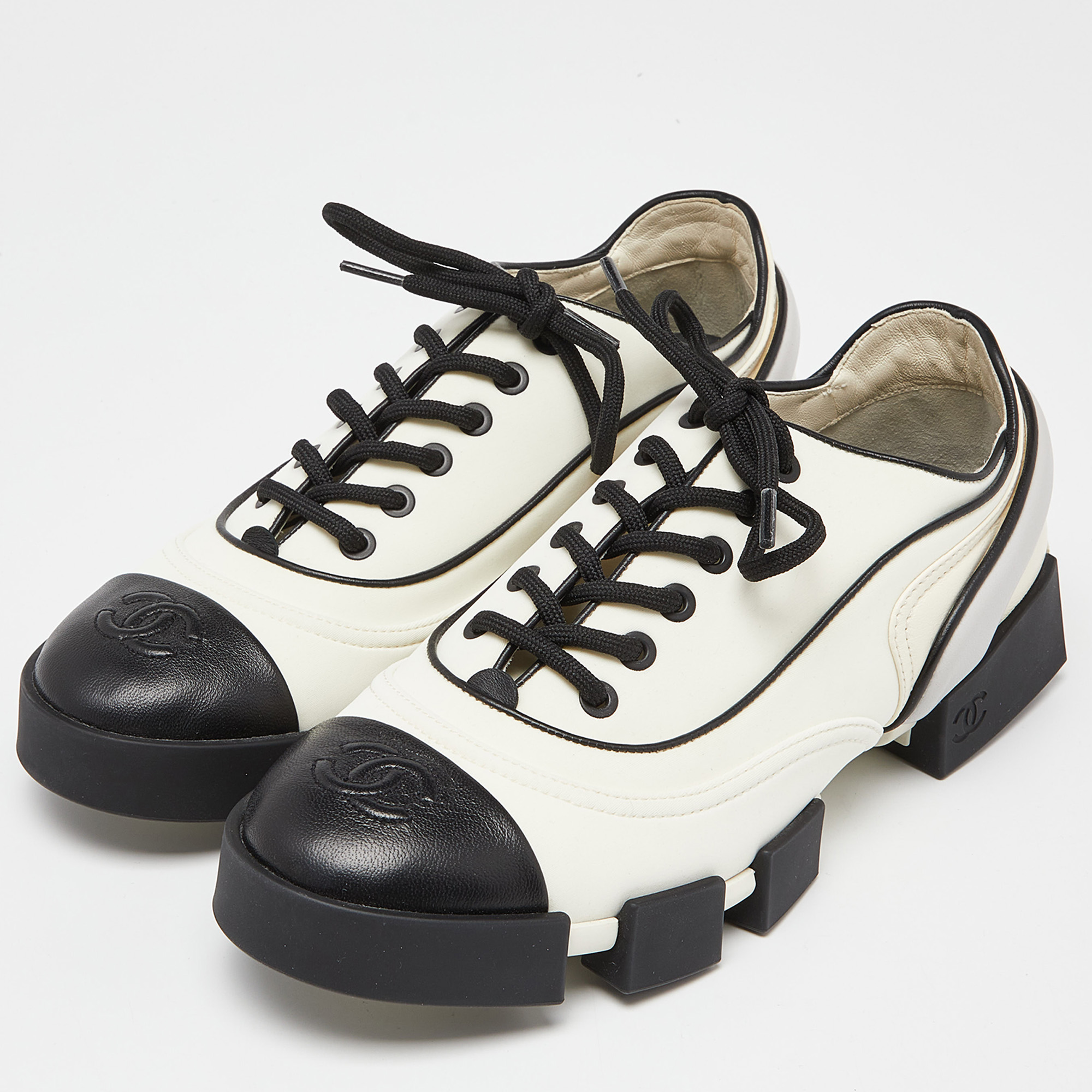 

Chanel Off White/Black Leather CC Cap Toe Oxford Sneakers Size