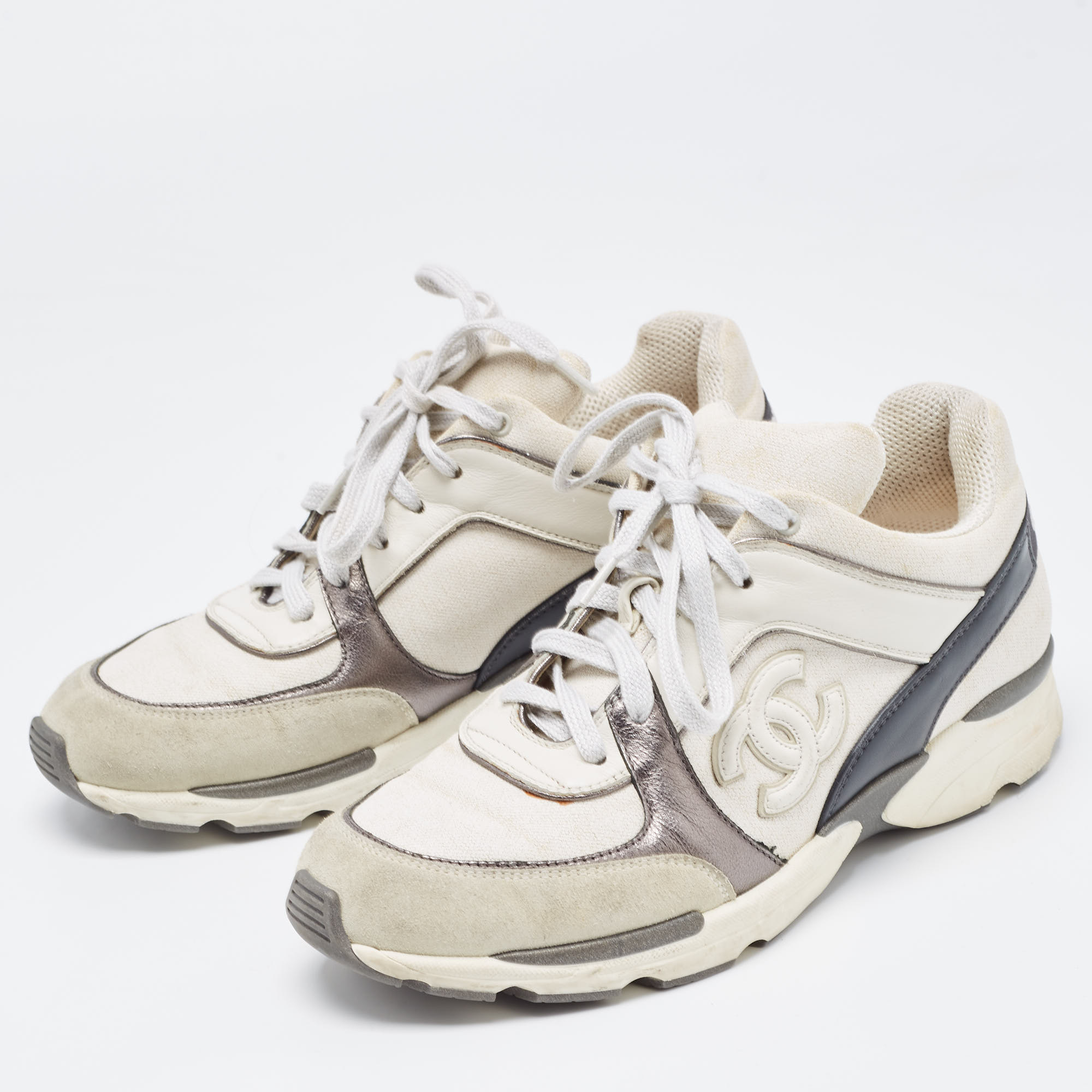 

Chanel Tricolor Leather And Canvas CC Lace Up Sneakers Size, White