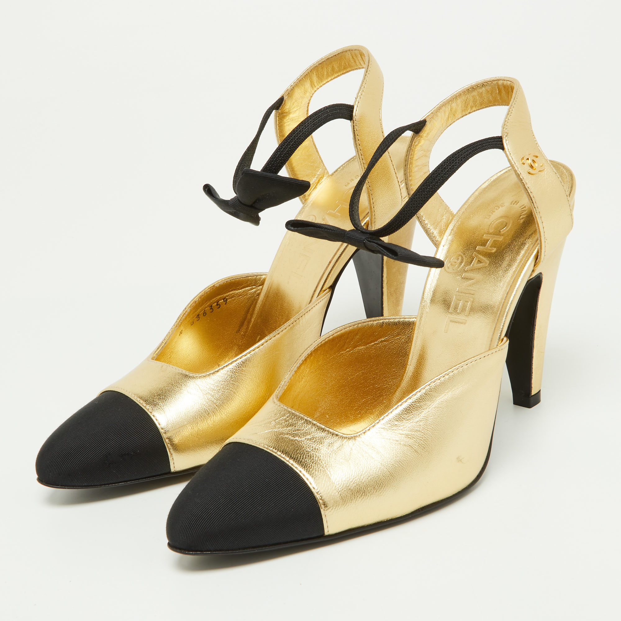 

Chanel Gold/Black Leather Cap Toe Slingback Sandals Size