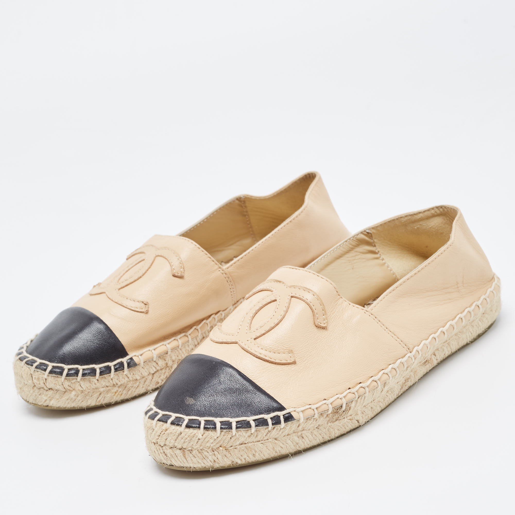 

Chanel Beige/Black Leather CC Espadrille Flats Size