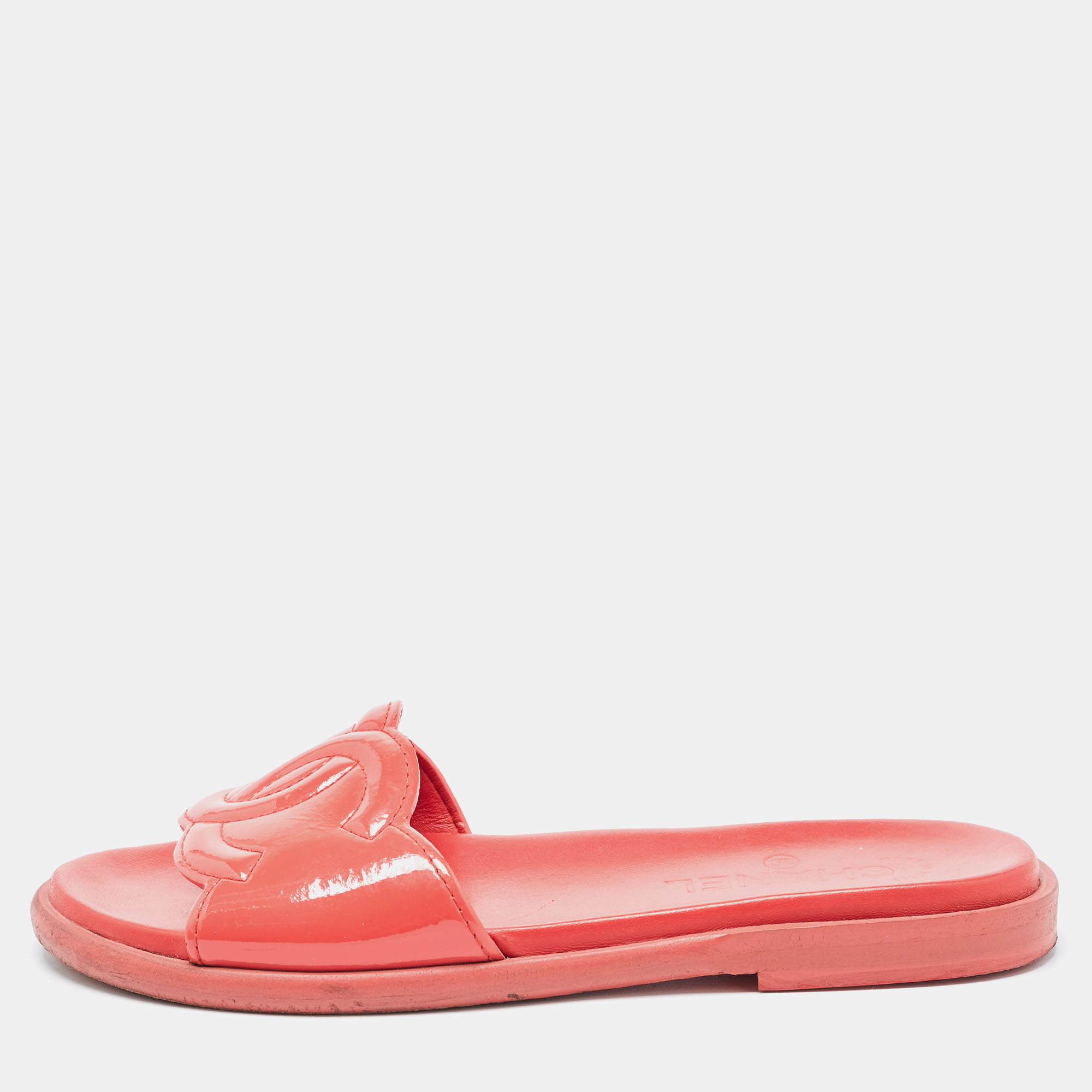 Pre-owned Chanel Red Patent Leather Cc Slides Size 37