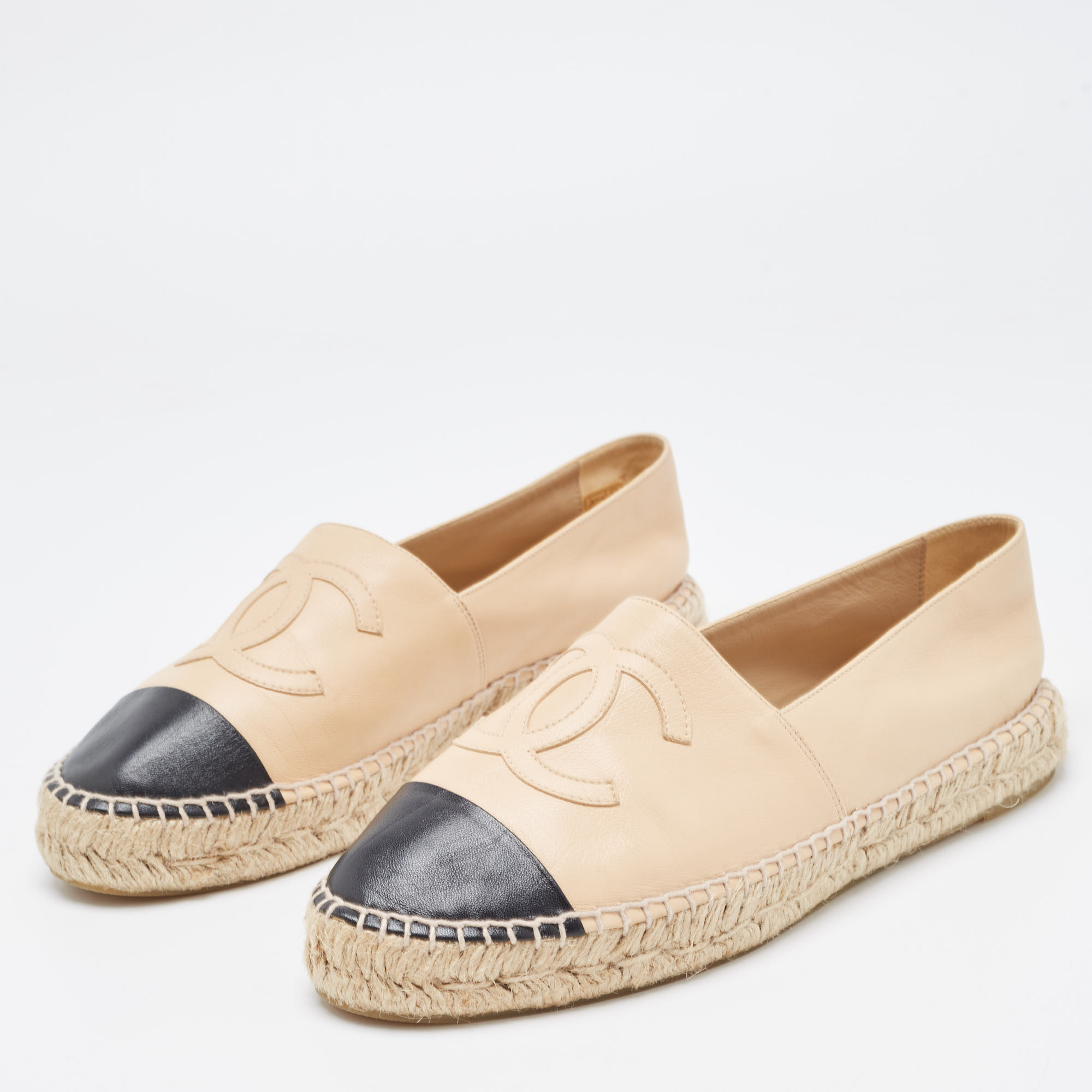 

Chanel Beige/Black Leather CC Cap Toe Espadrille Flats Size