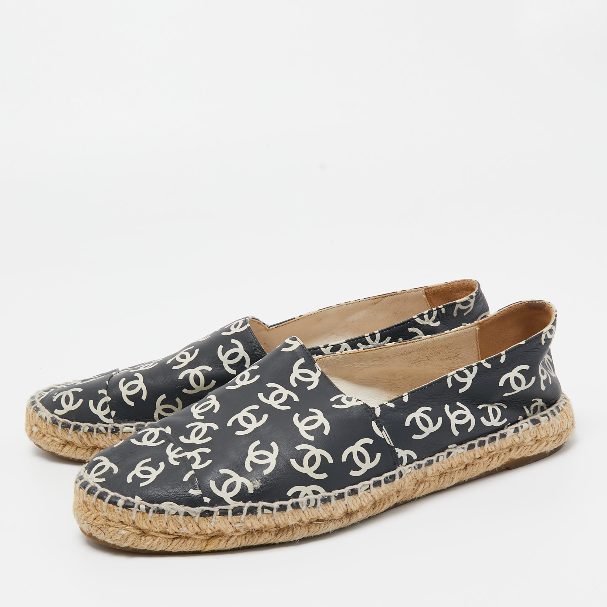 

Chanel Black/White CC Print Leather Espadrille Flats Size