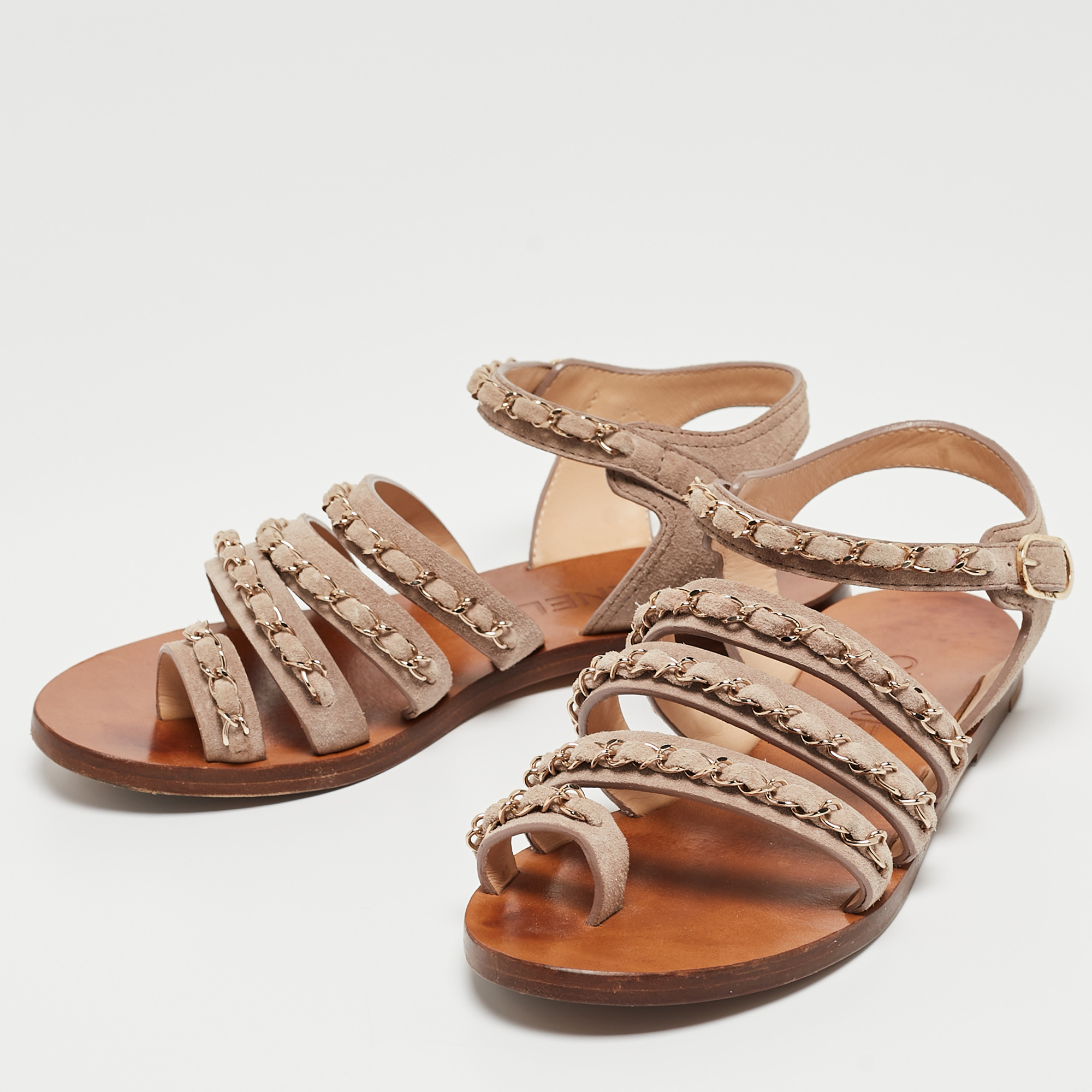 

Chanel Beige Suede Chain Detail Flat Sandals Size