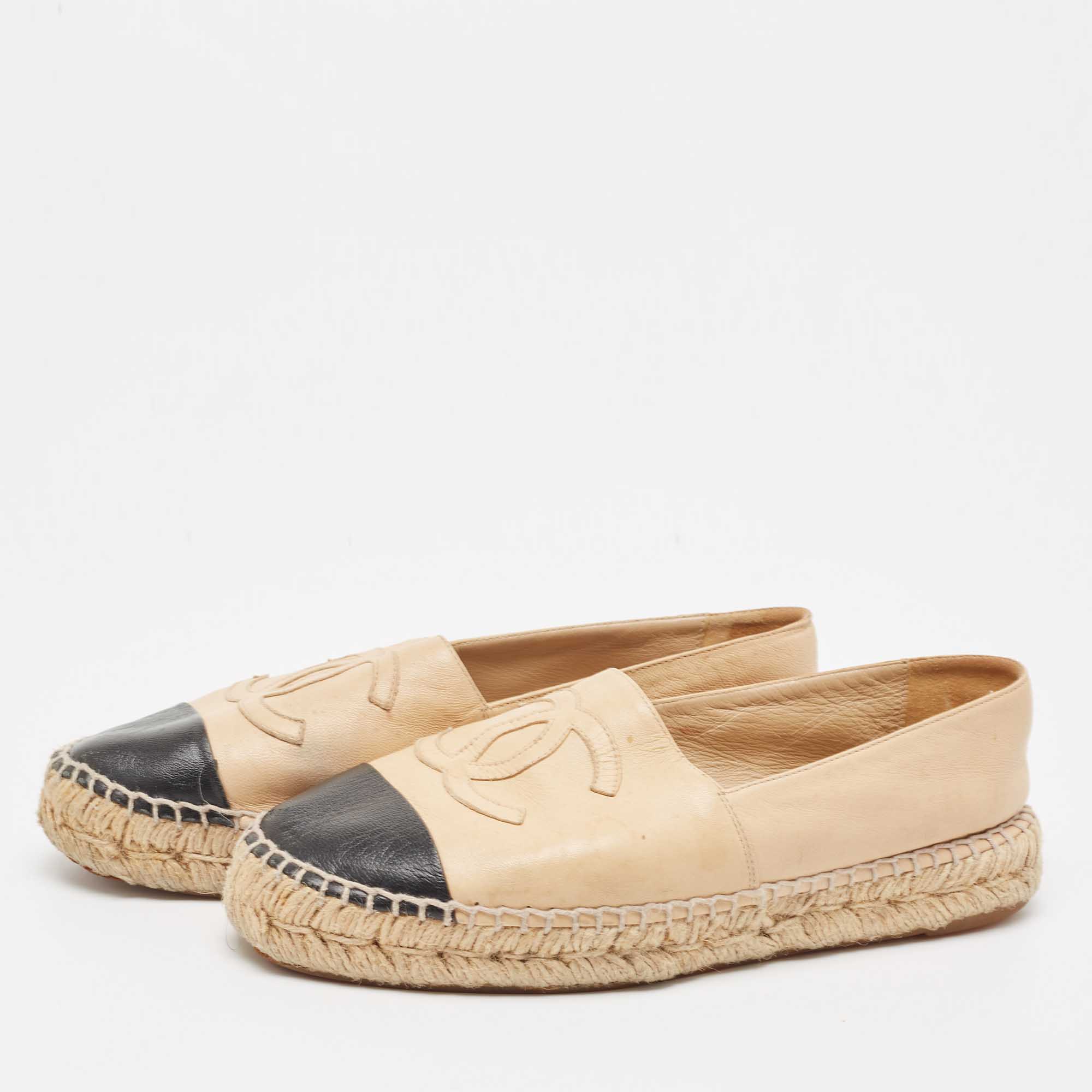 

Chanel Beige/Black Leather CC Espadrille Flats Size