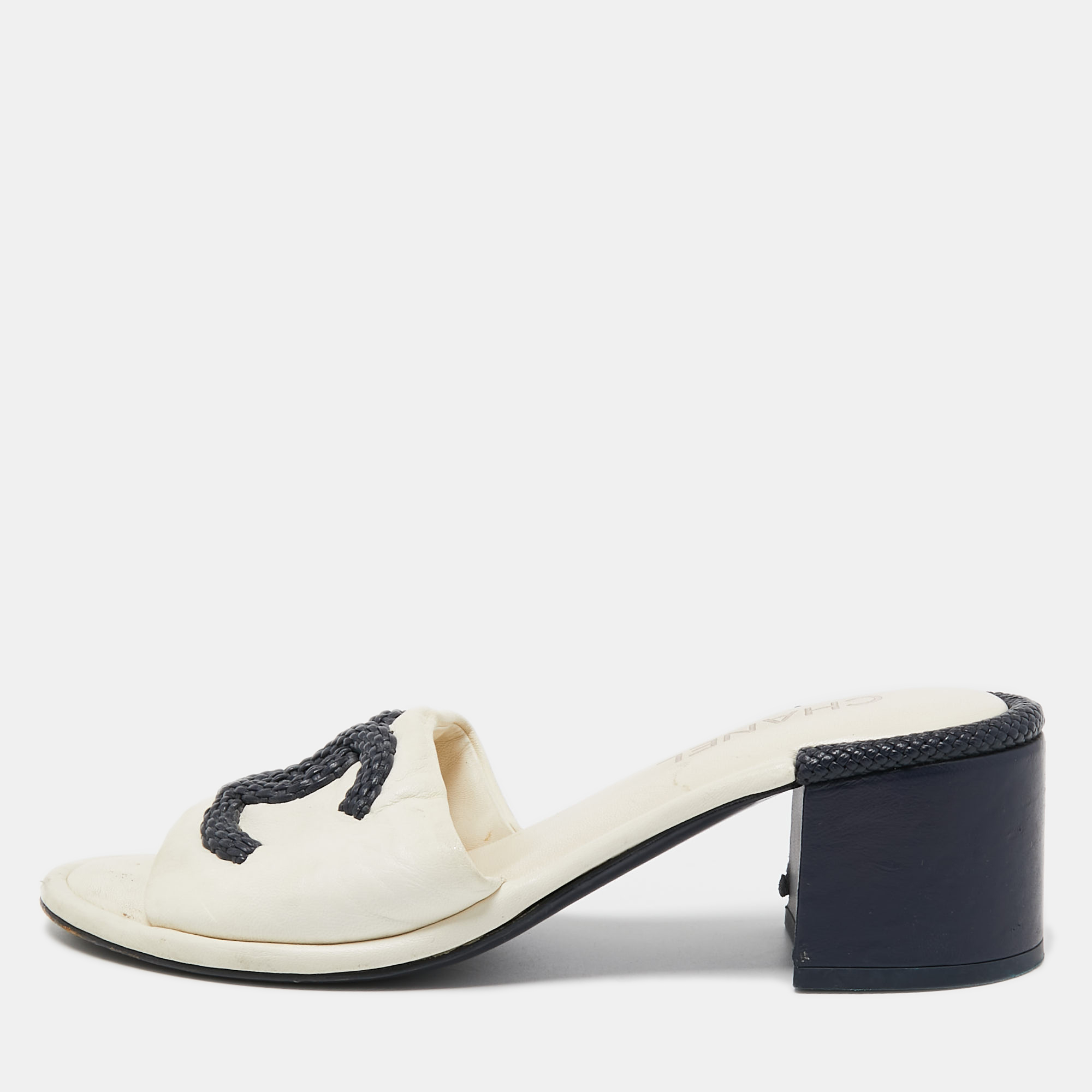 Pre Owned Chanel Off White Leather Woven CC Slide Sandals Size 39.5