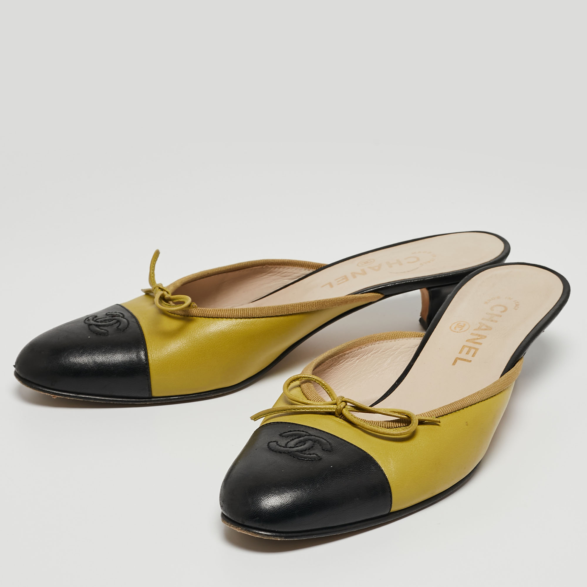 

Chanel Green/Black Leather Cap Toe Mules Size
