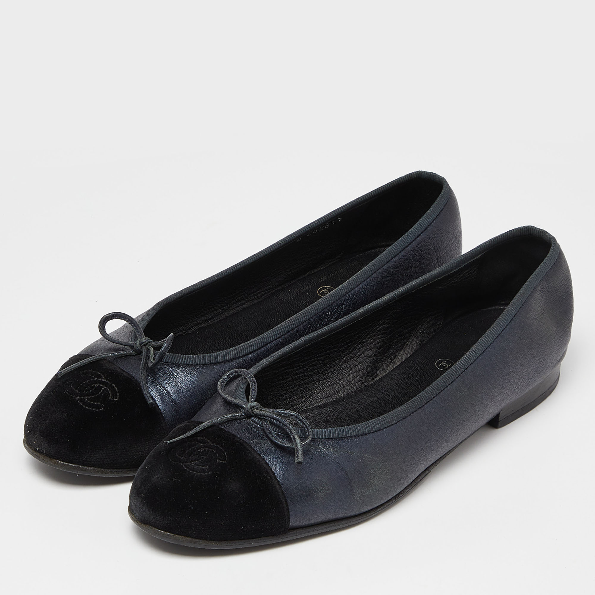 

Chanel Metallic Blue/Black Leather and Velvet CC Cap-Toe Bow Ballet Flats Size