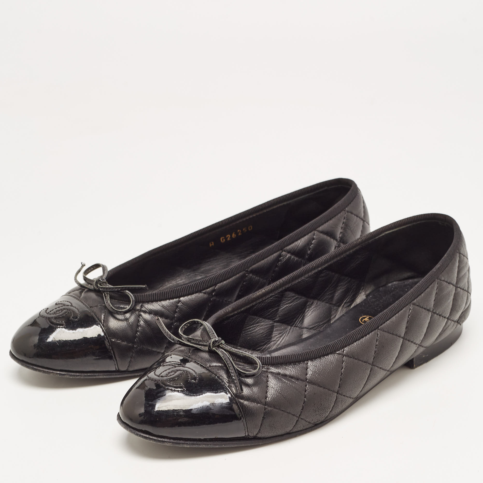 

Chanel Black Quilted Leather and Patent CC Cap Toe Bow Ballet Flats Size