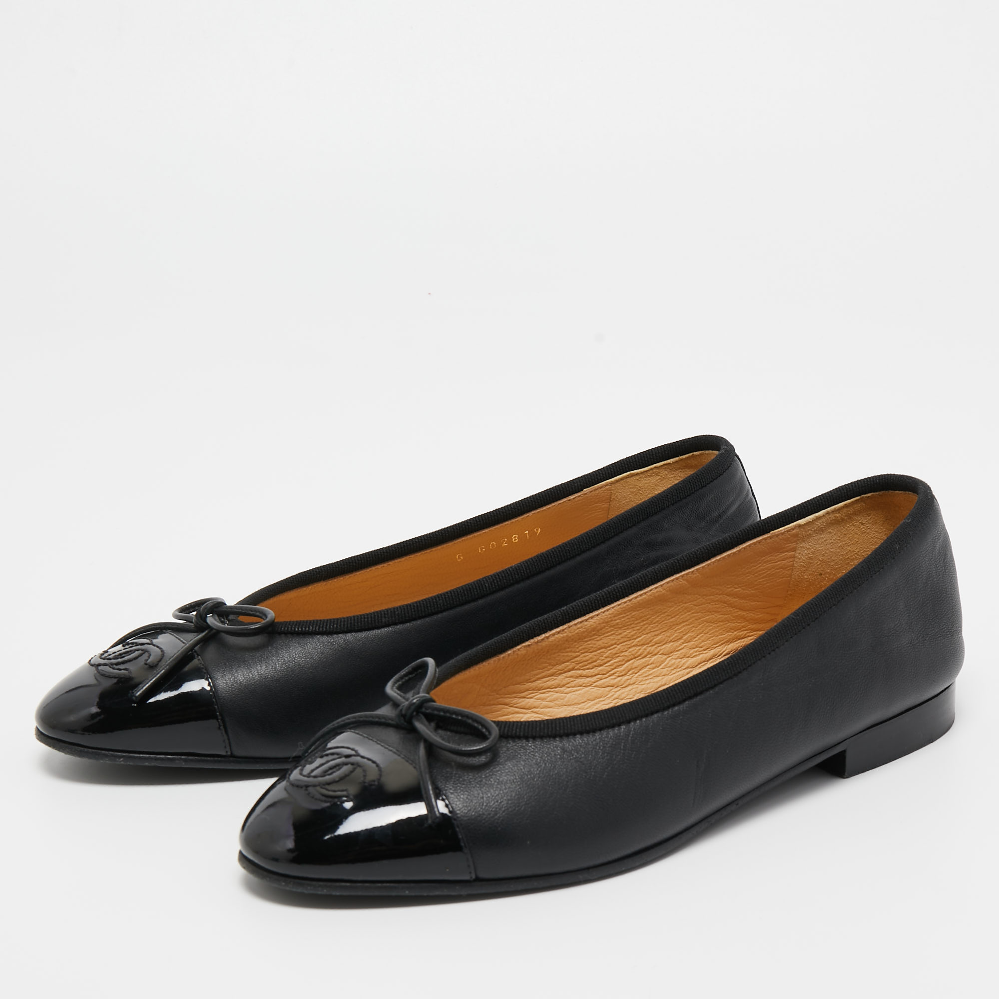 

Chanel Black Leather and Patent CC Cap Tow Bow Ballet Flats Size