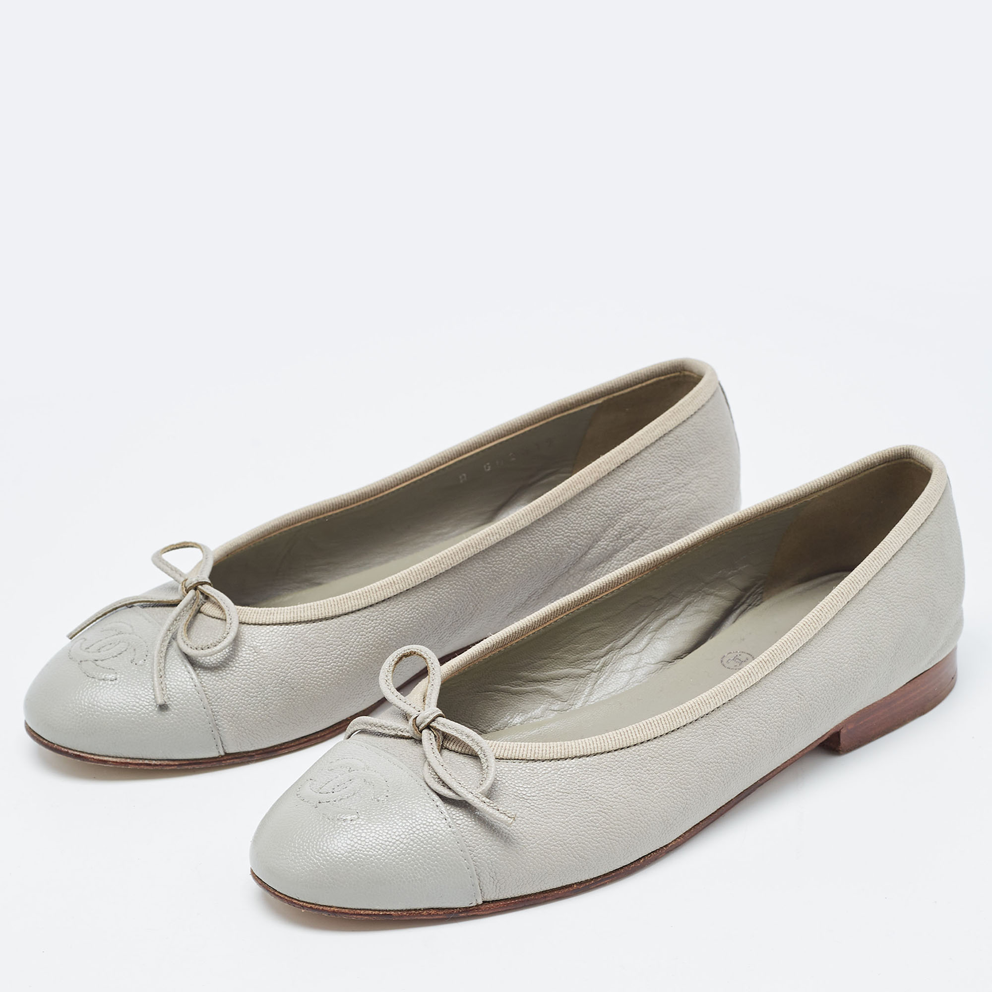 

Chanel Grey Leather CC Cap Toe Bow Ballet Flats Size