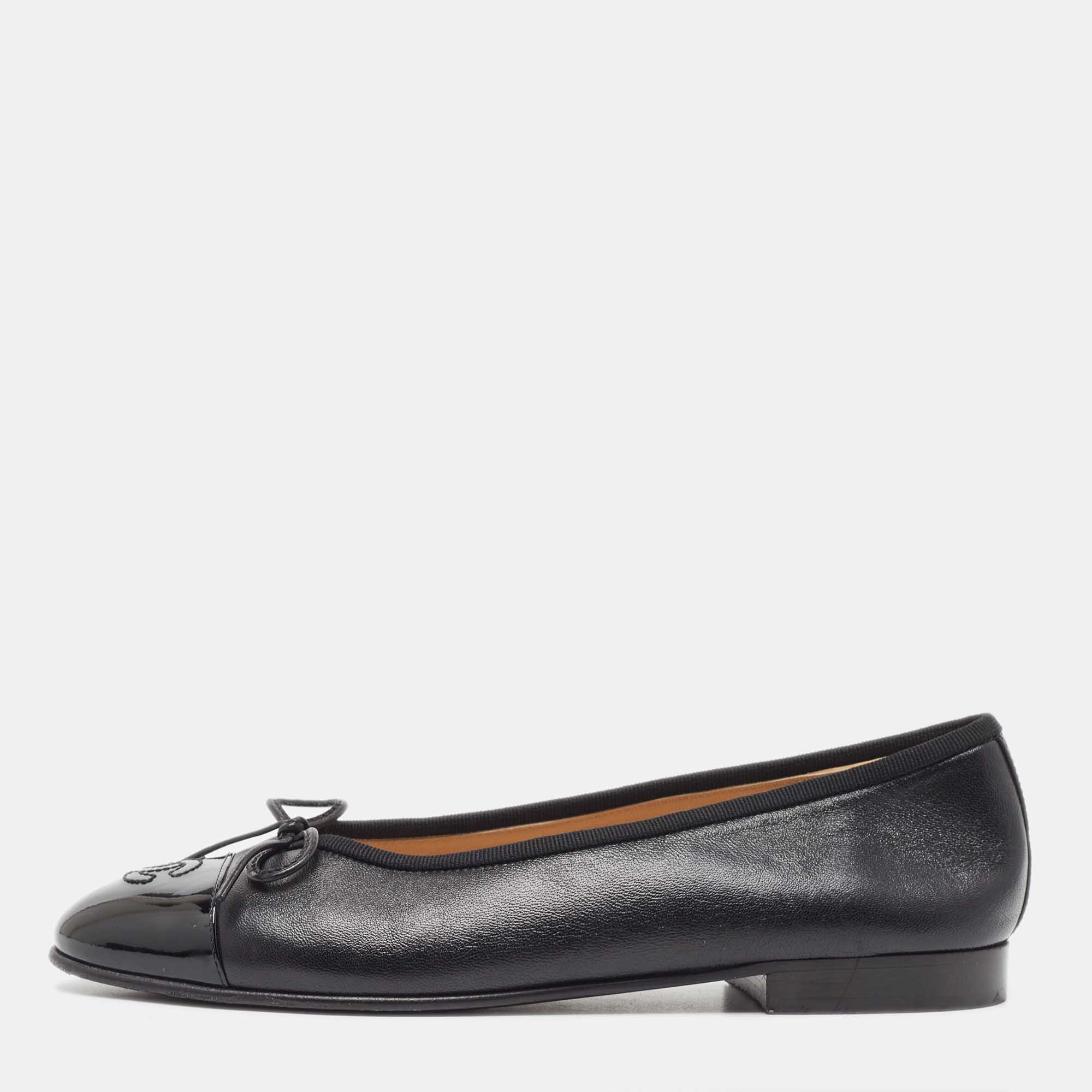 Pre Owned Chanel Black Leather and Patent Cap Toe CC Bow Ballet Flats Size 36