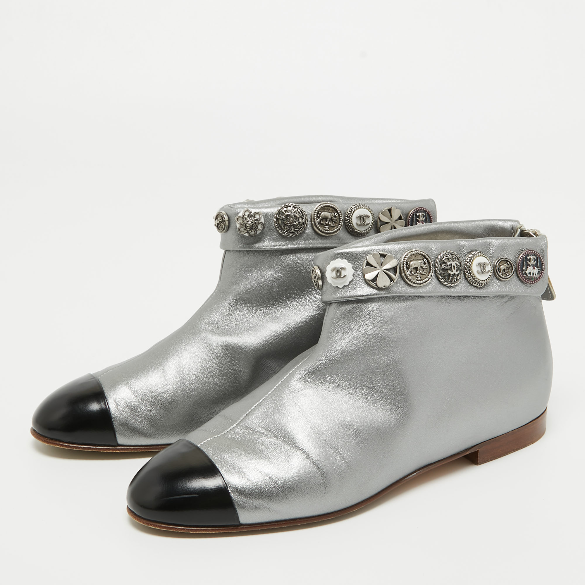 

Chanel Silver/Black Leather Studded Ankle Boots Size