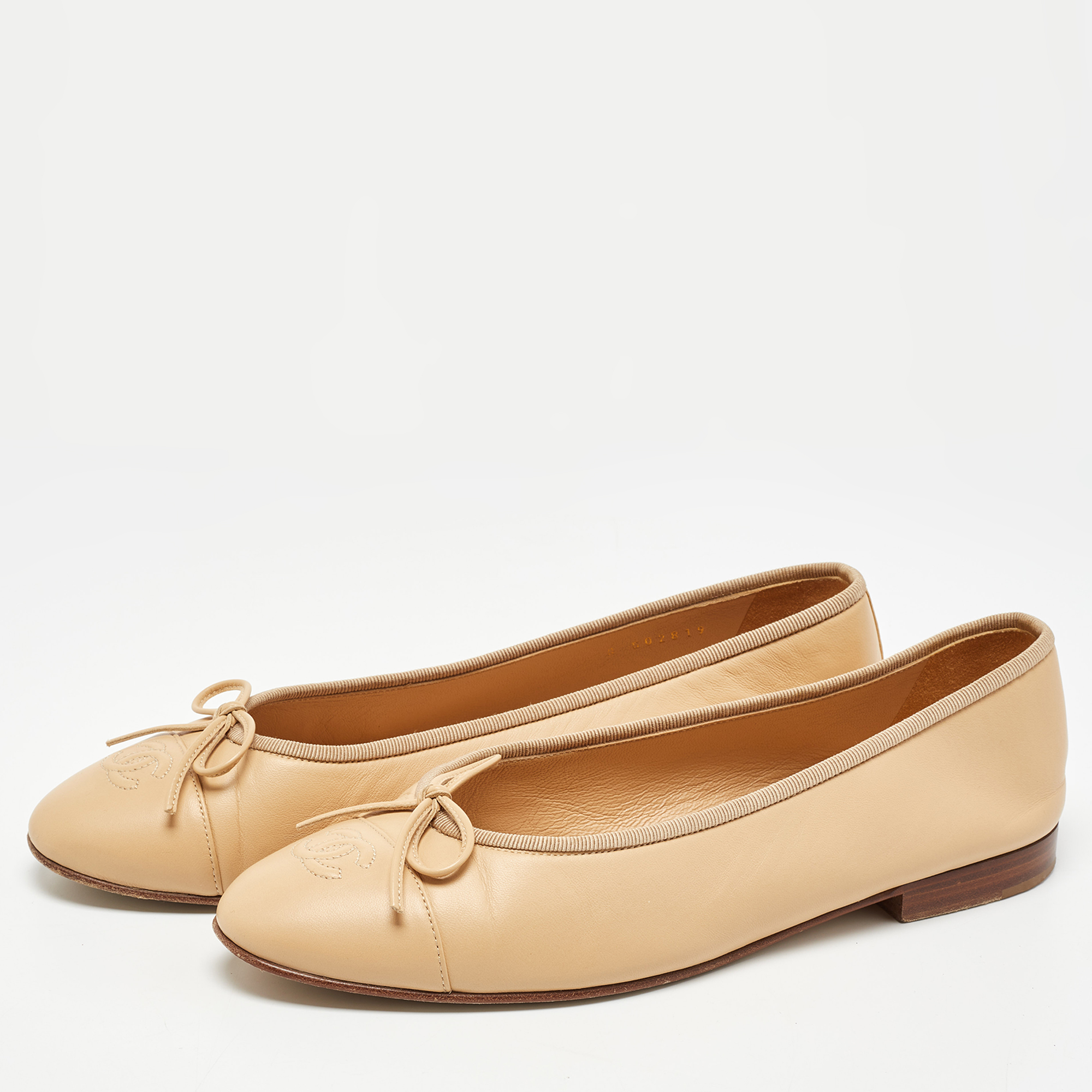 

Chanel Beige Leather CC Cap Toe Bow Ballet Flats Size
