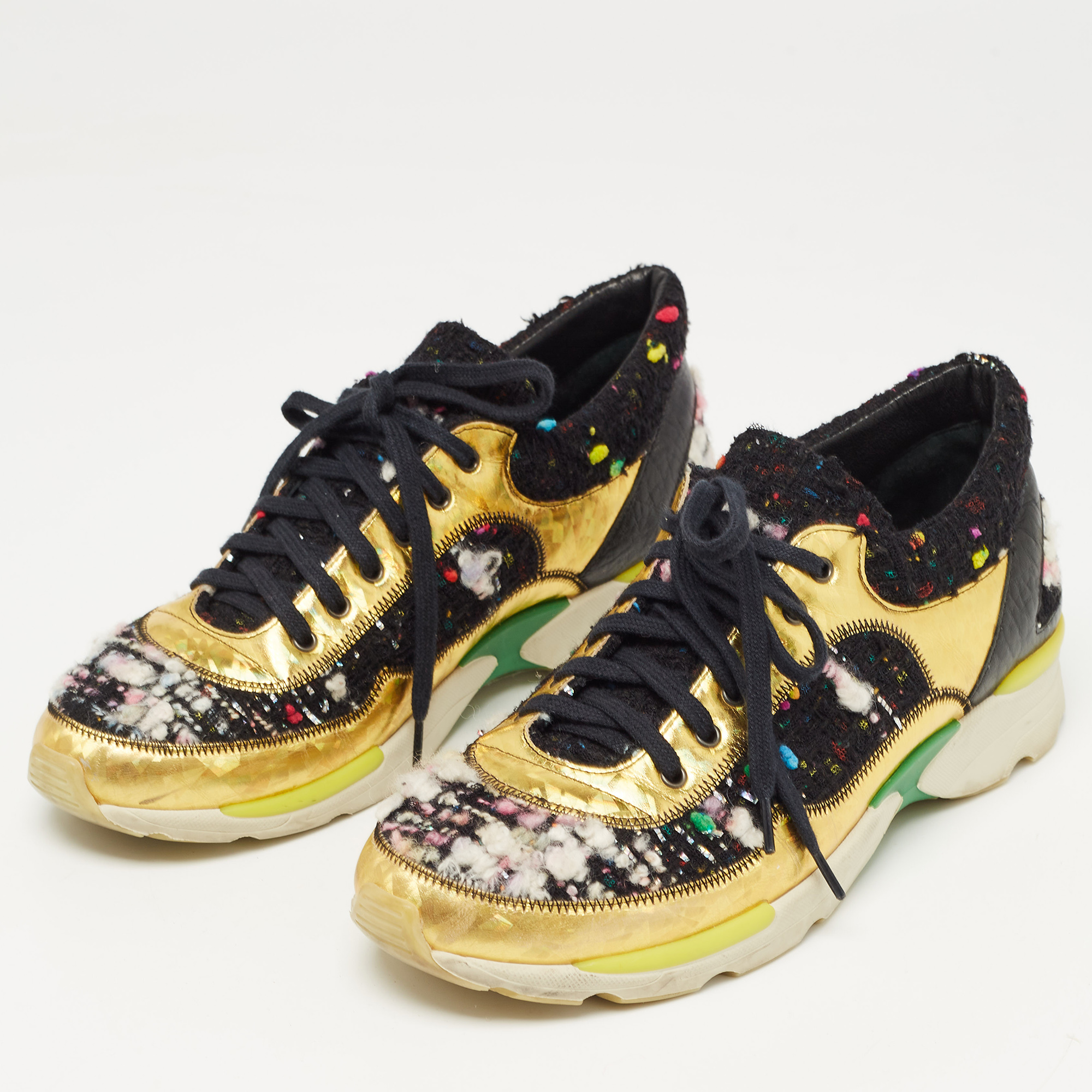 

Chanel Multicolor Leather and Tweed CC Low Top Sneakers Size