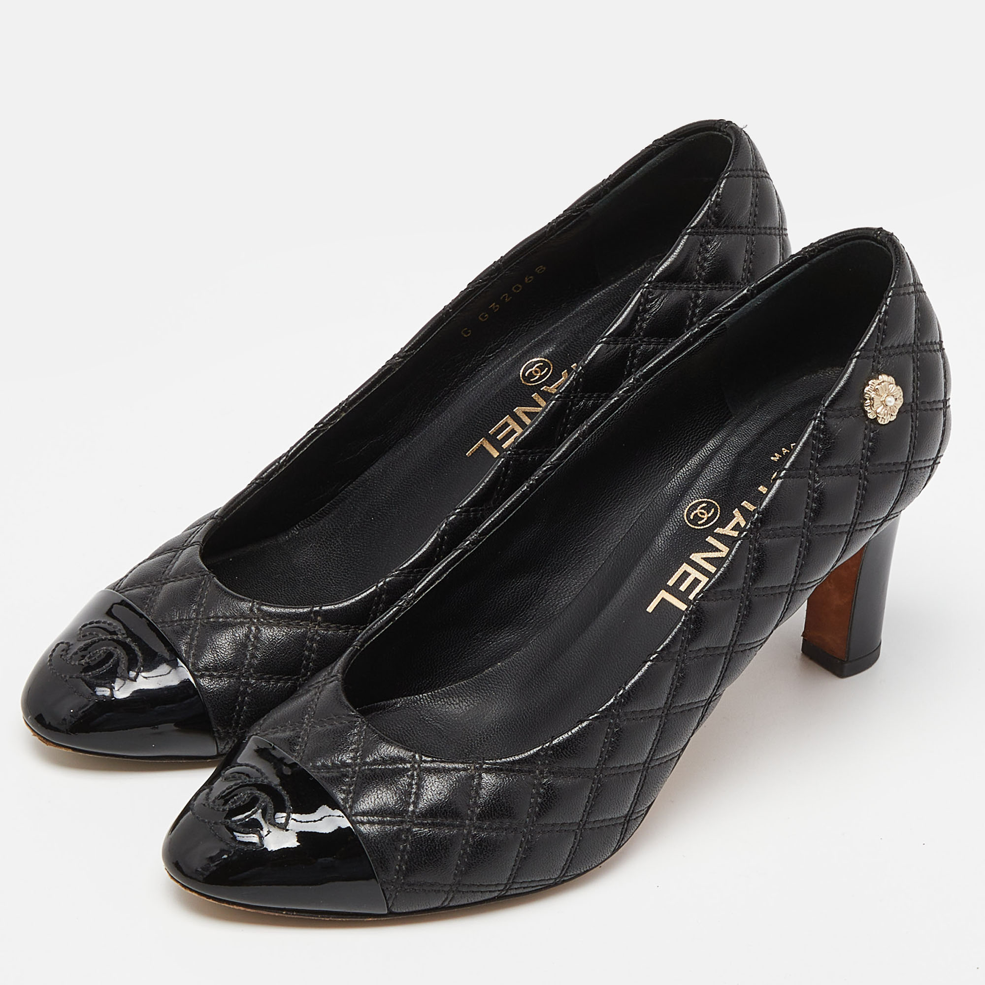 

Chanel Black Quilted Leather and Patent CC Cap Toe Pumps Size