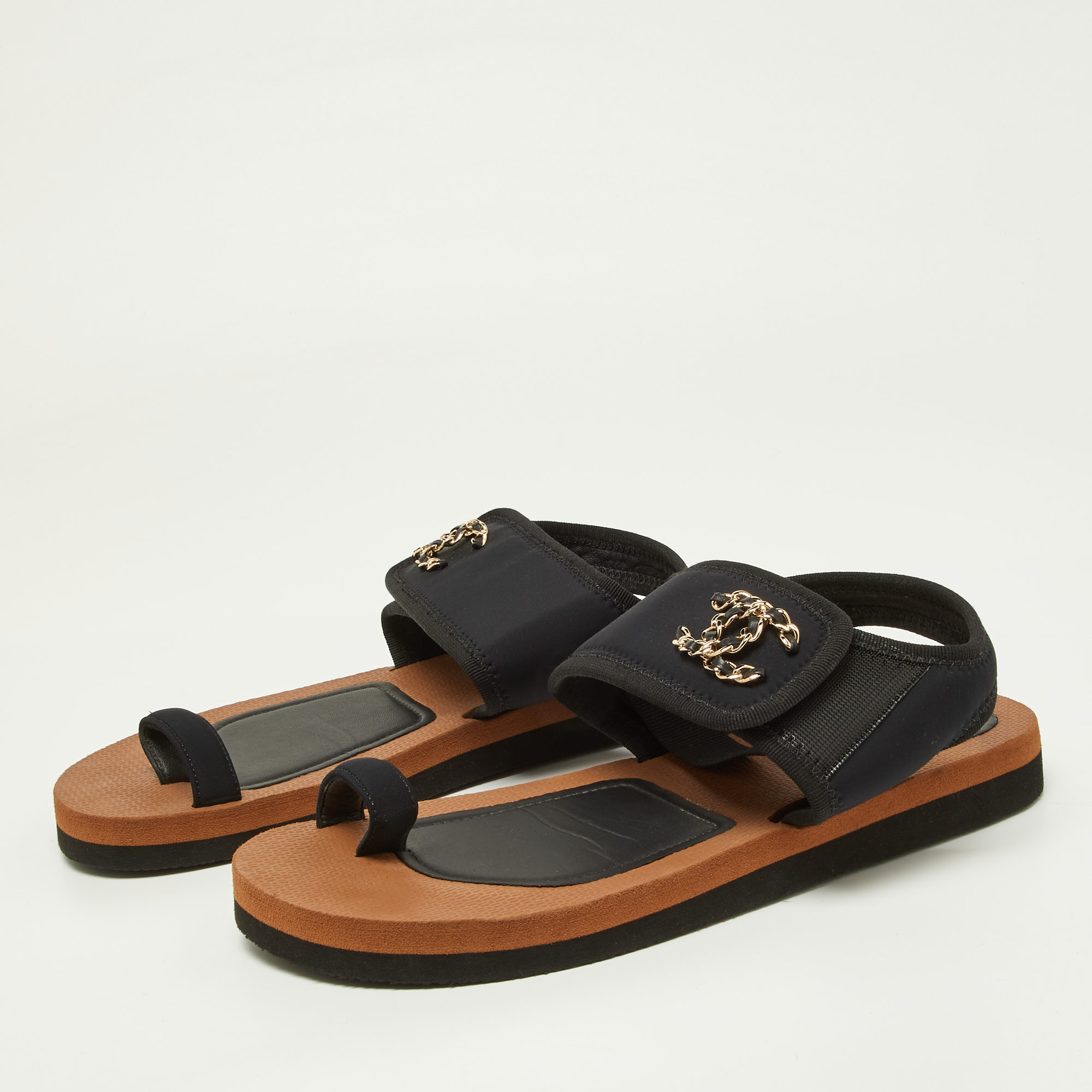 

Chanel Black Fabric CC Chain Link Toe Ring Flat Sandals Size