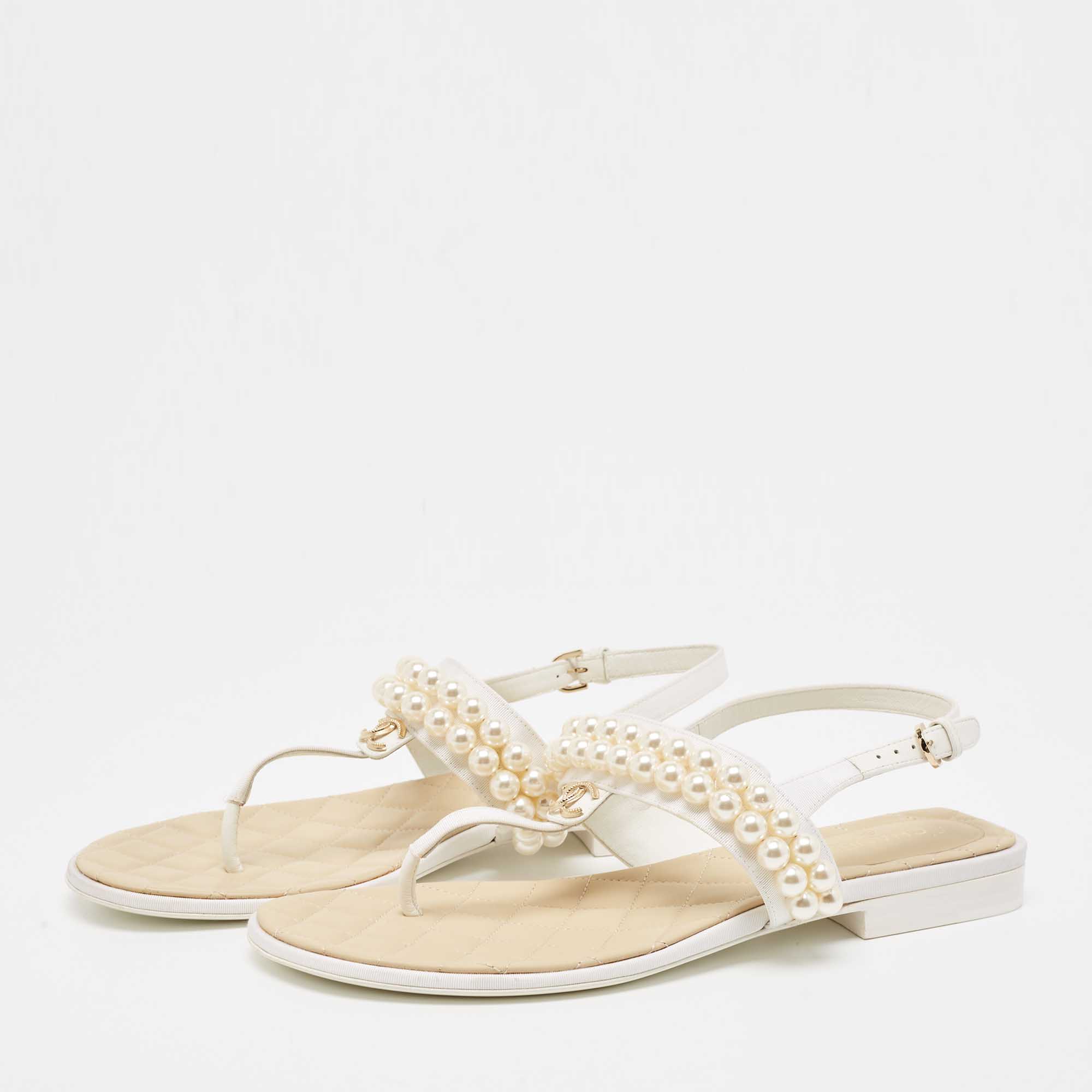 

Chanel White Canvas Interlocking CC Thong Sandals Size