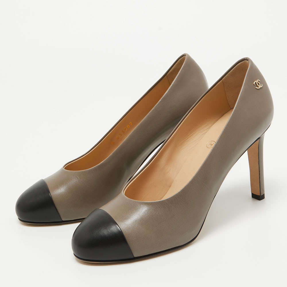 

Chanel Grey/Black Leather CC Pumps Size