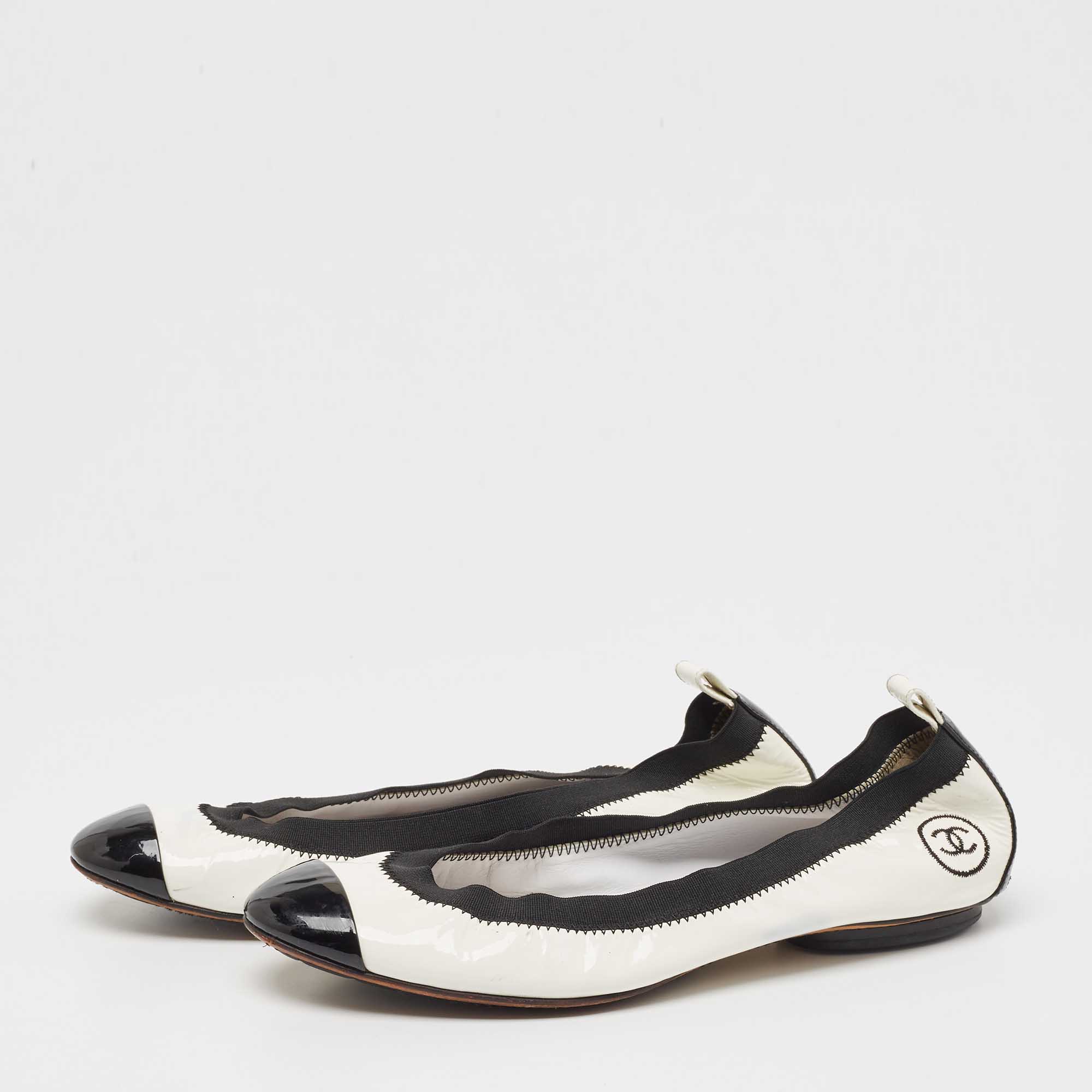 

Chanel White/Black Patent Scrunch Ballet Flats Size