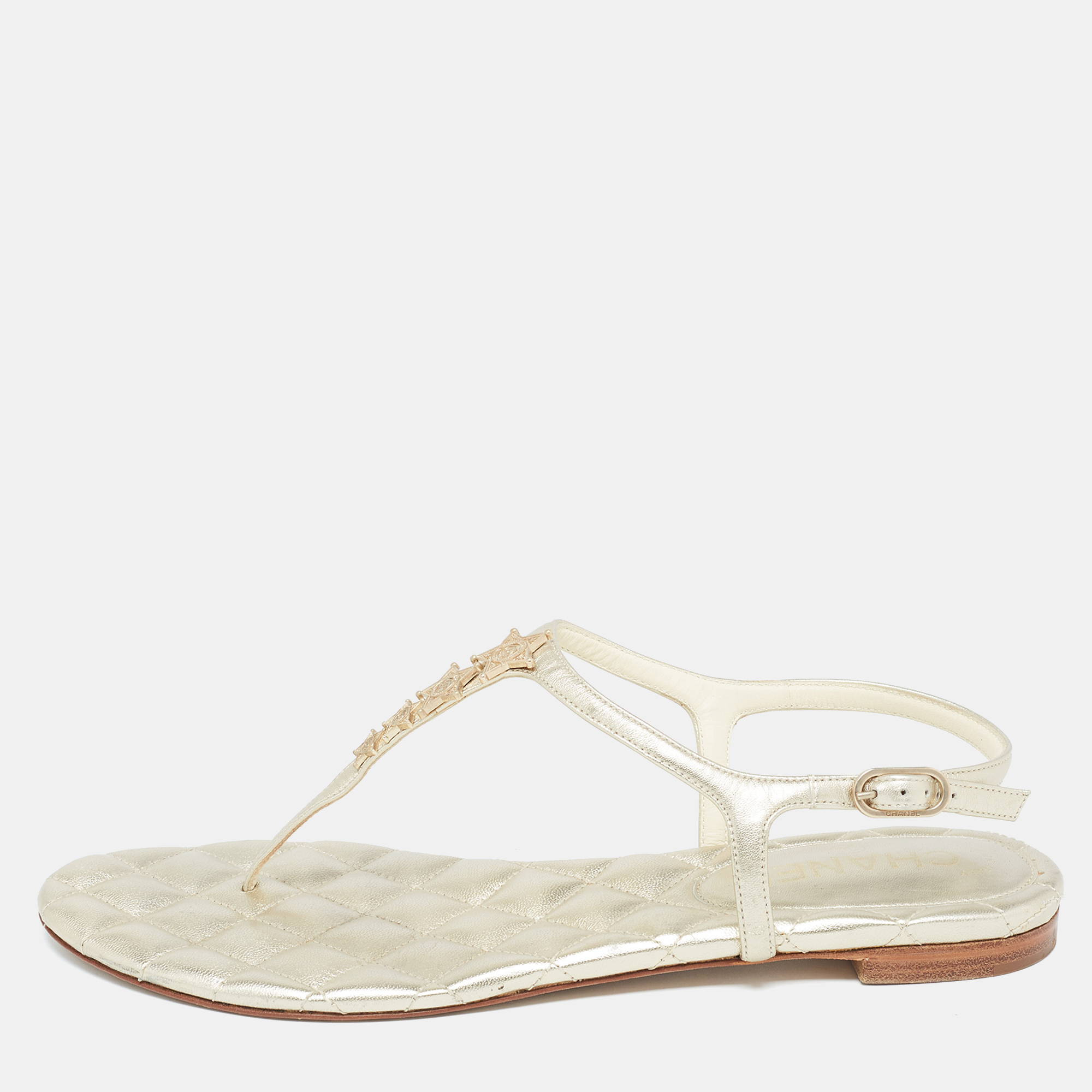 

Chanel Gold Leather CC Star Embellished Thong Flat Sandals Size