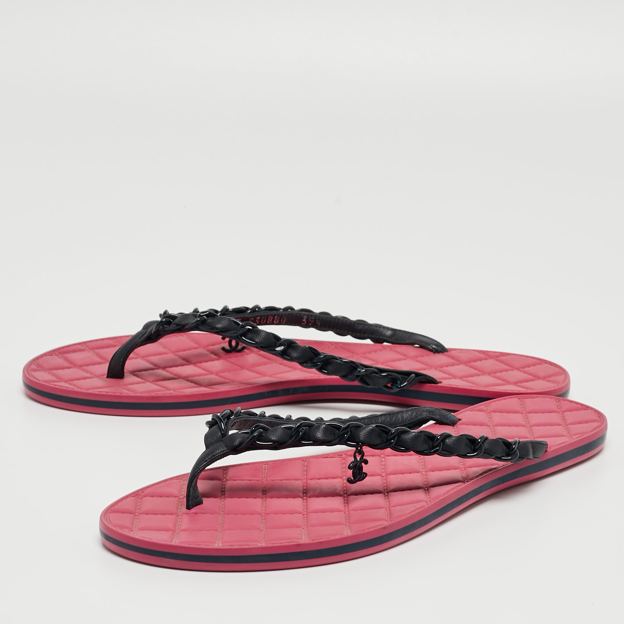 

Chanel Black Leather Chain Link Thong Flat Slides Size, Pink