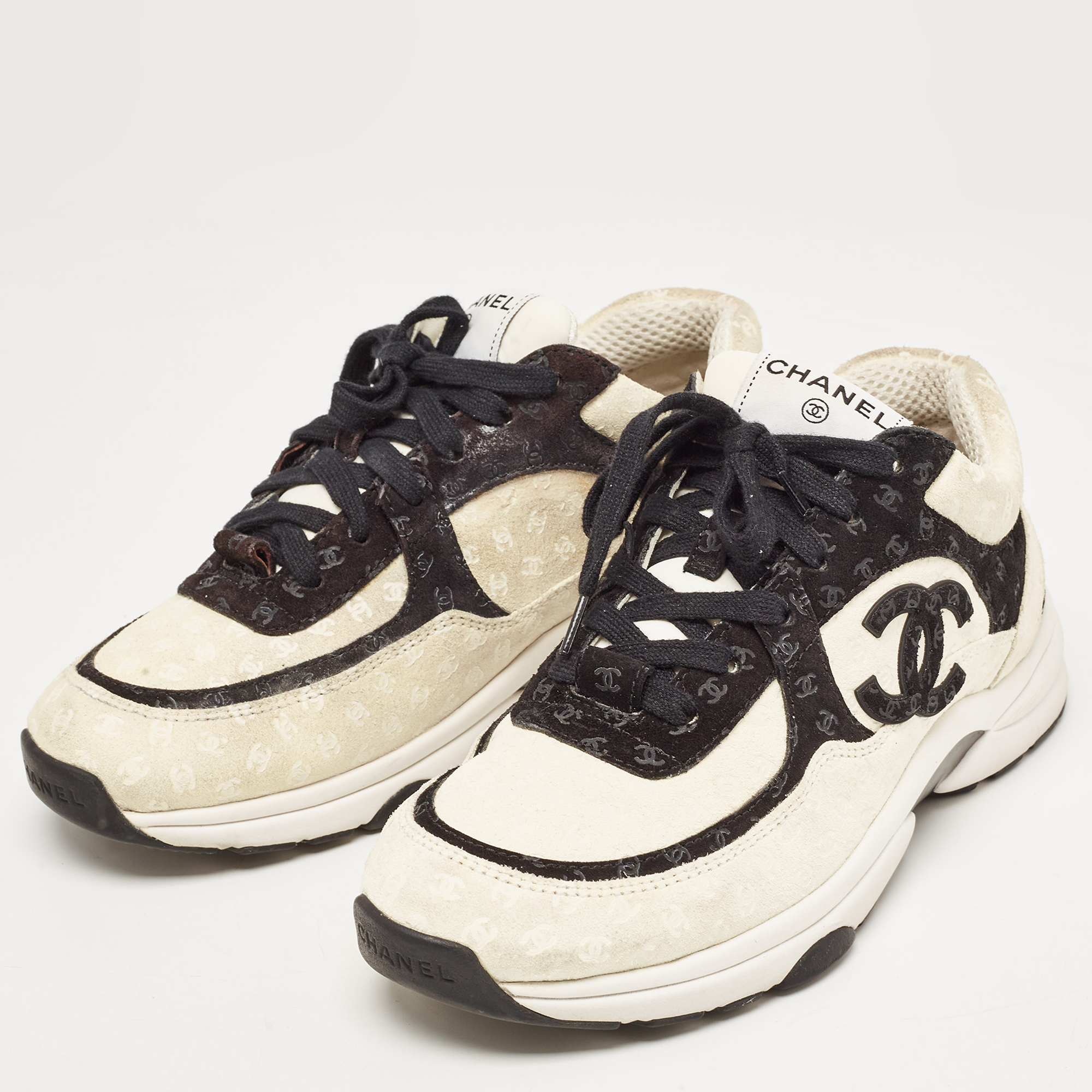 

Chanel Cream/Black Suede CC Low Top Sneakers Size