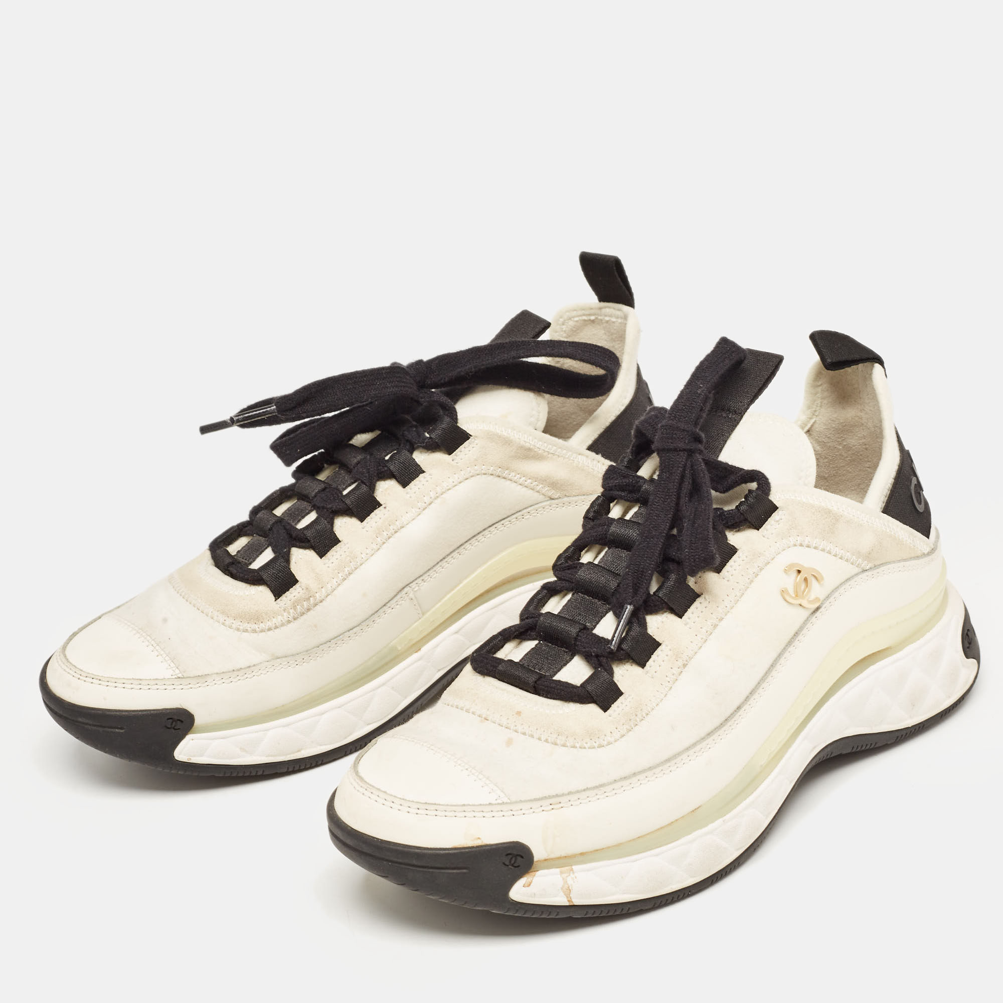 

Chanel White/Black Leather and Fabric CC Low Top Sneakers Size