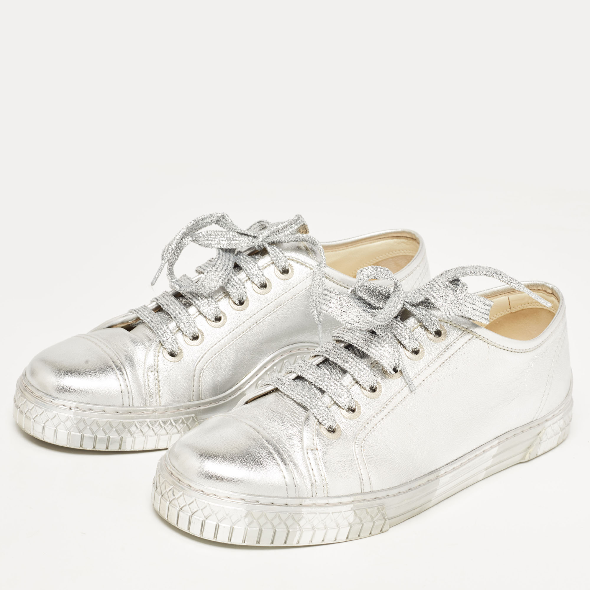 

Chanel Metallic Silver Leather CC Logo Low Top Sneakers Size