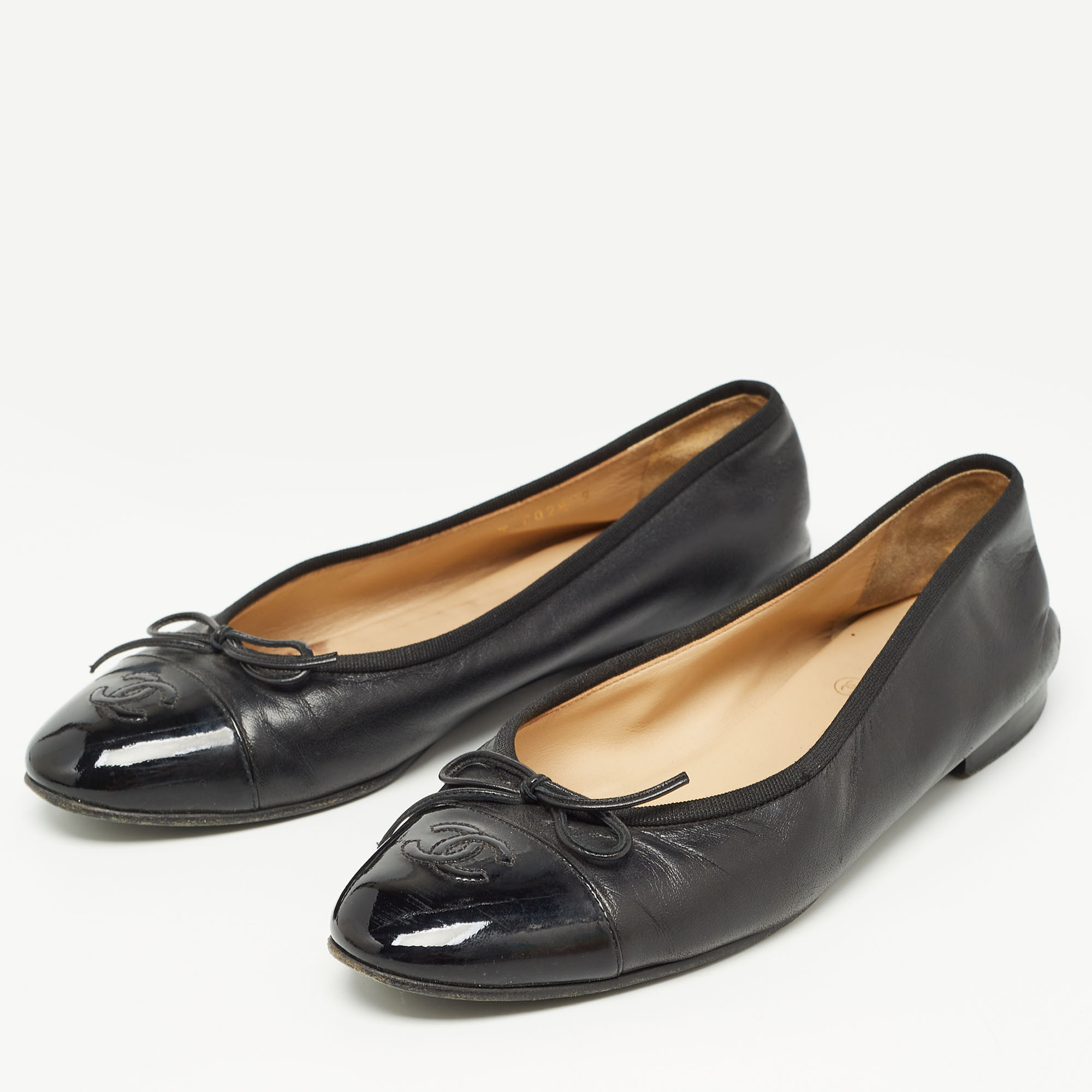 

Chanel Black Leather and Patent CC Cap Toe Bow Ballet Flats Size