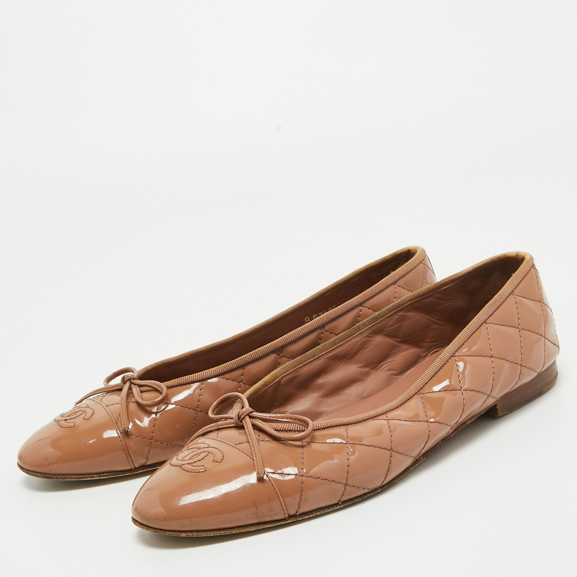 

Chanel Beige Patent CC Cap Toe Ballet Flats Size