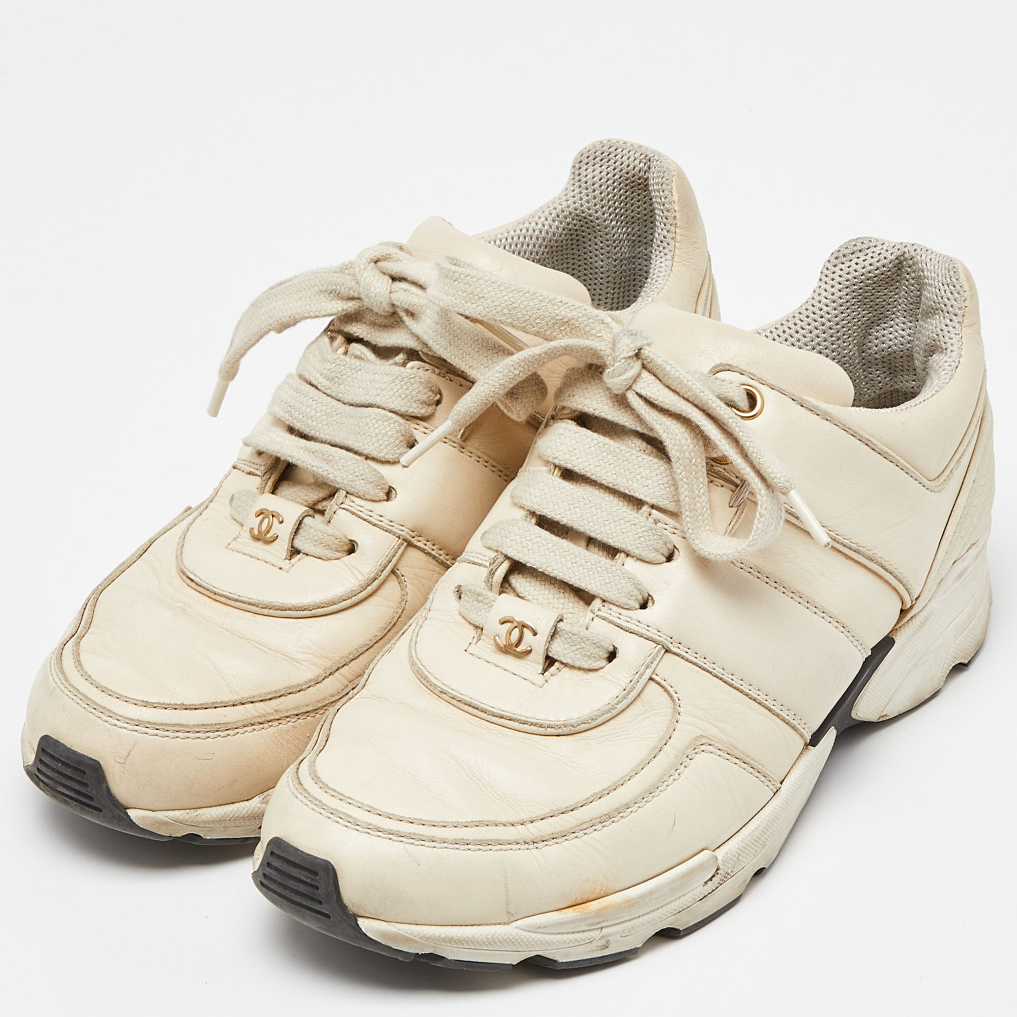 

Chanel Cream Leather Low Top Sneakers Size