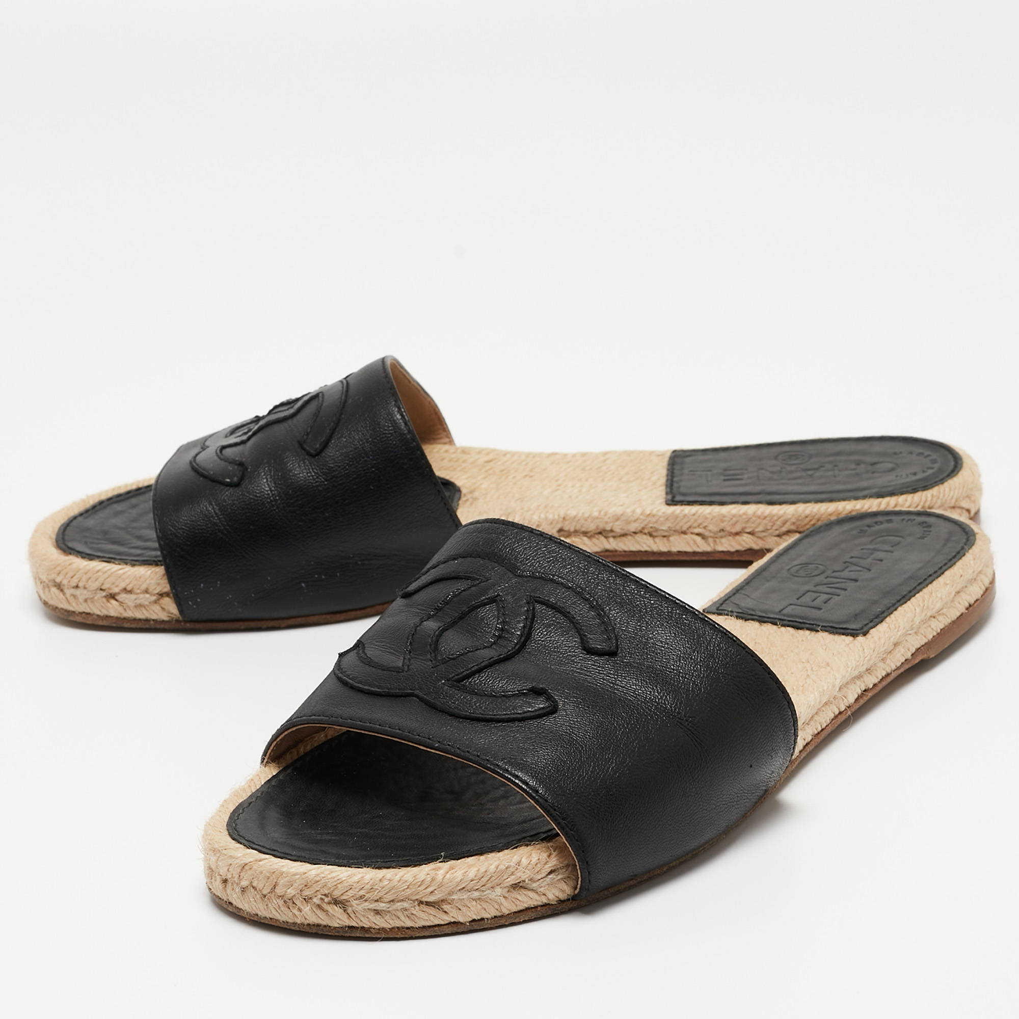 

Chanel Black/Cream Leather CC Logo Espadrille Flats Size