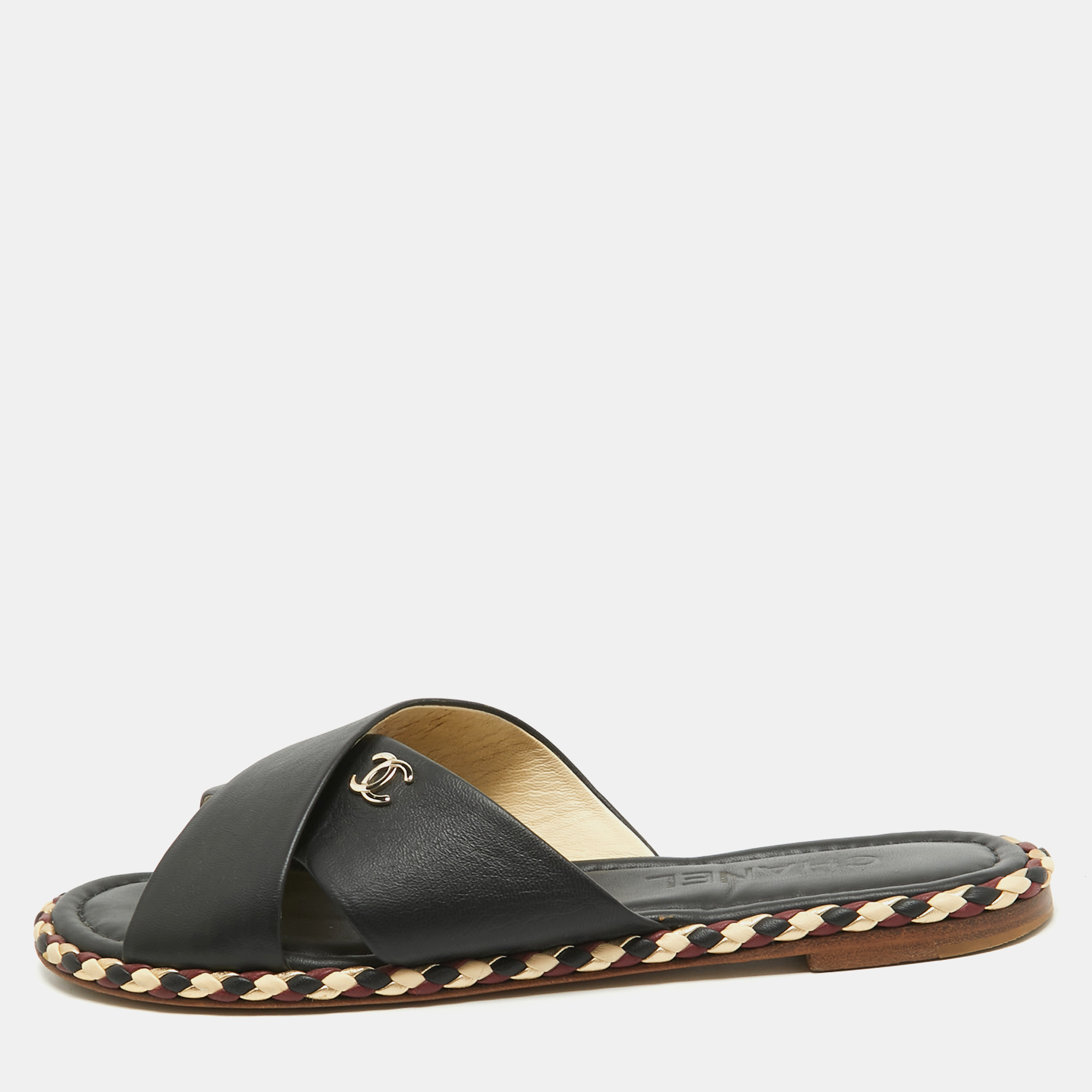 مملوكة مسبقًا Chanel Black Leather CC Braided Slide Flats Size 38