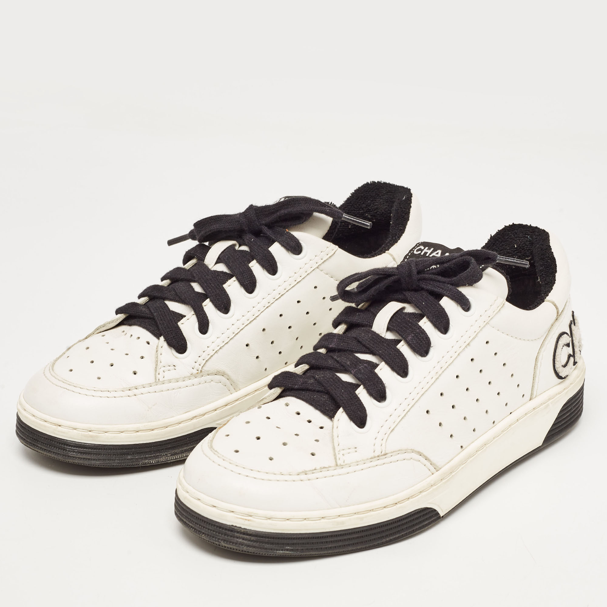 

Chanel White/Black Leather Lace Up Sneakers Size