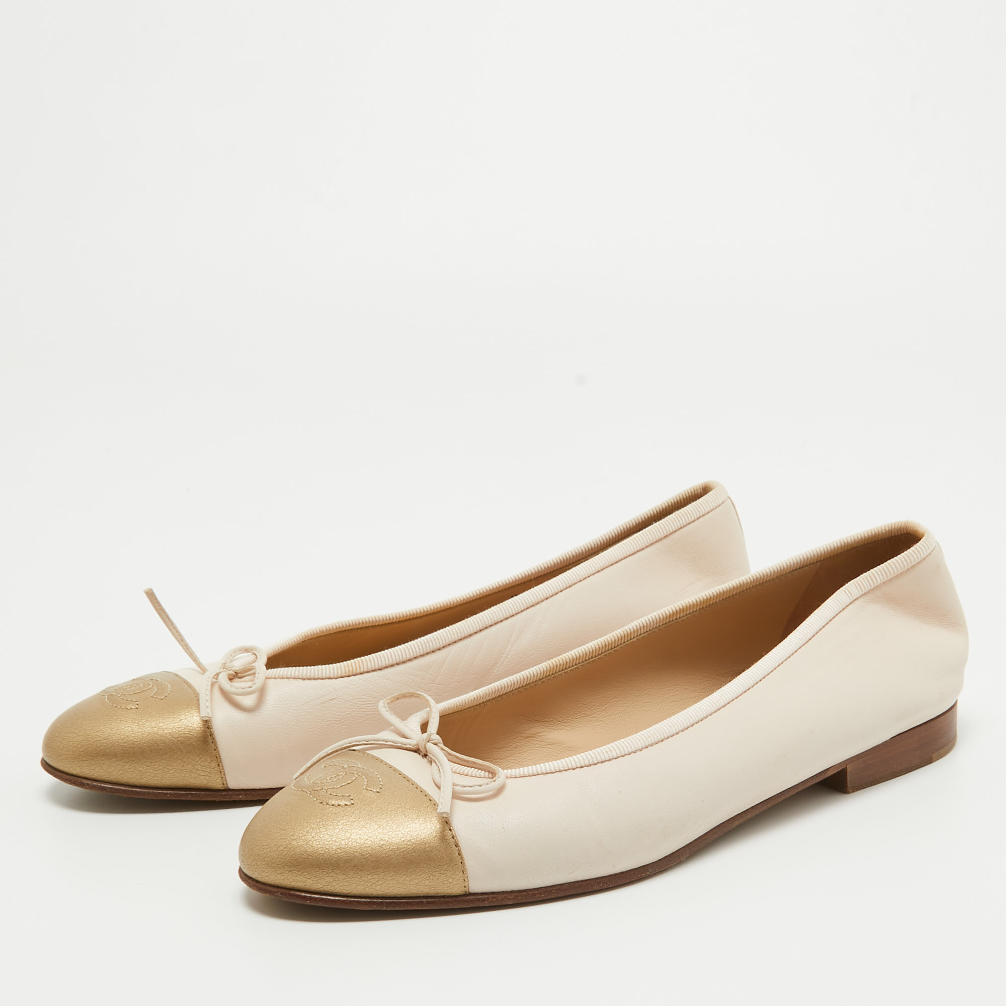 

Chanel Pink/Gold Leather CC Bow Cap Top Ballet Flats Size