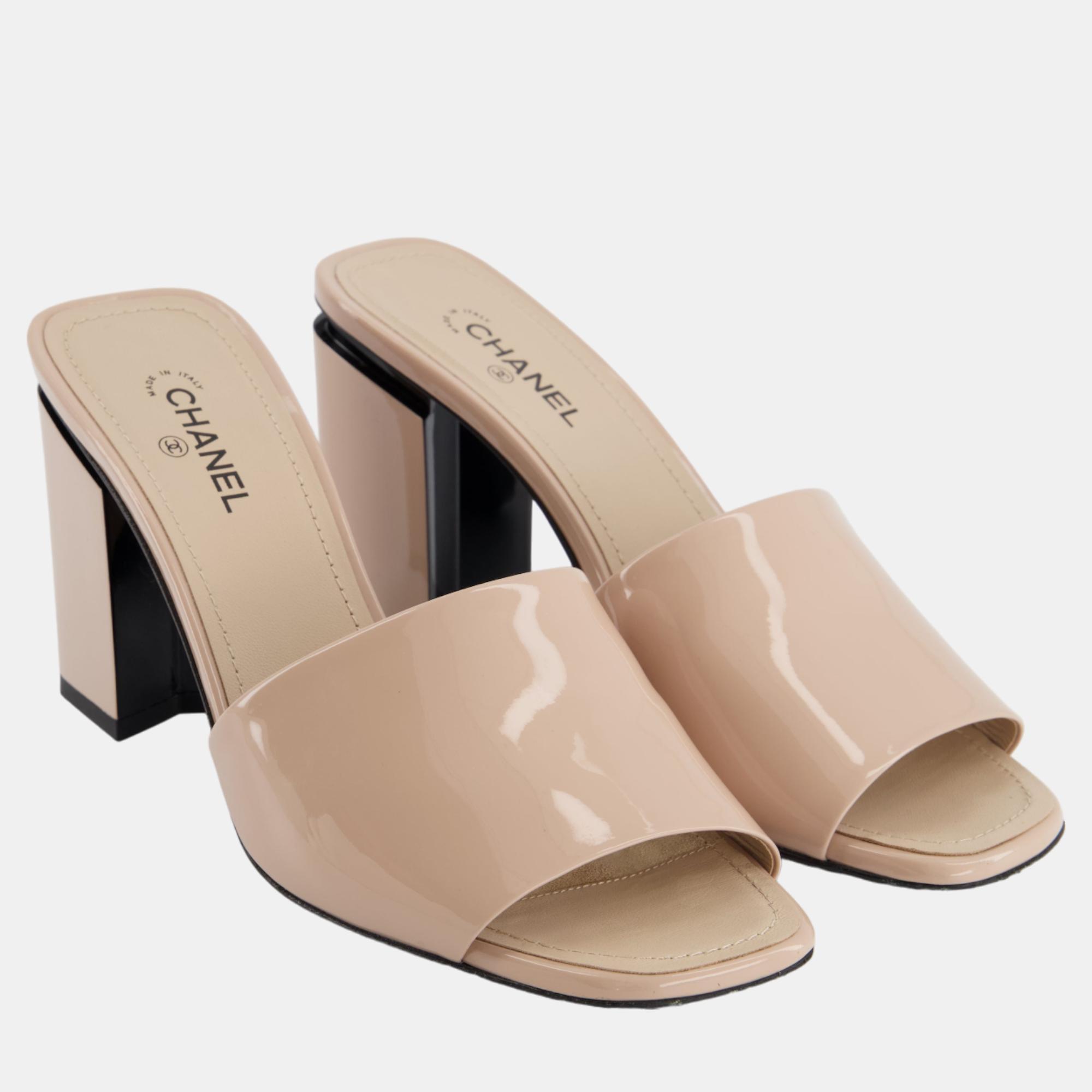 

Chanel Beige Patent Heeled Sandals with Black CC Logo Size EU