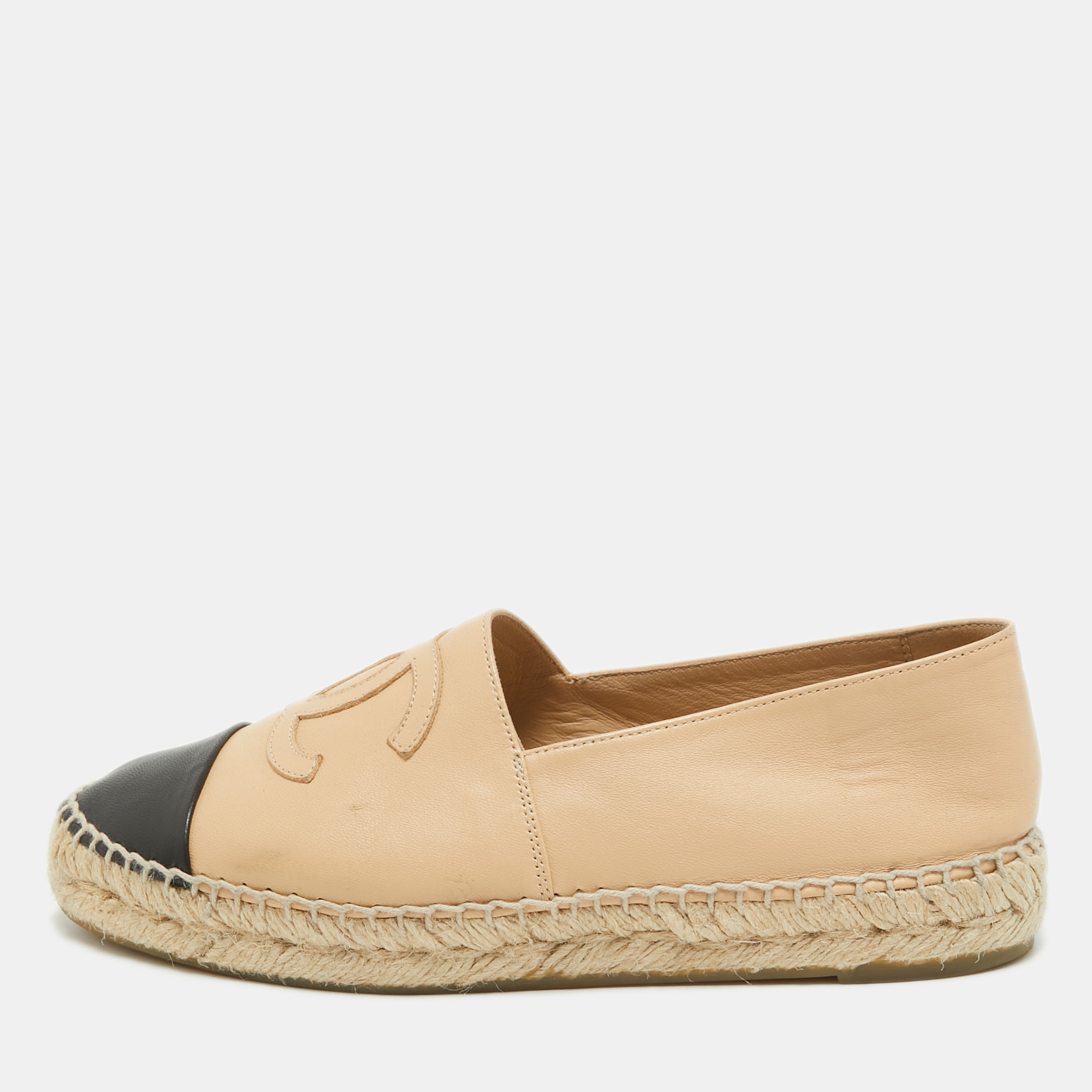 مملوكة مسبقًا Chanel Beige/Black Leather CC Espadrille Flats Size 38